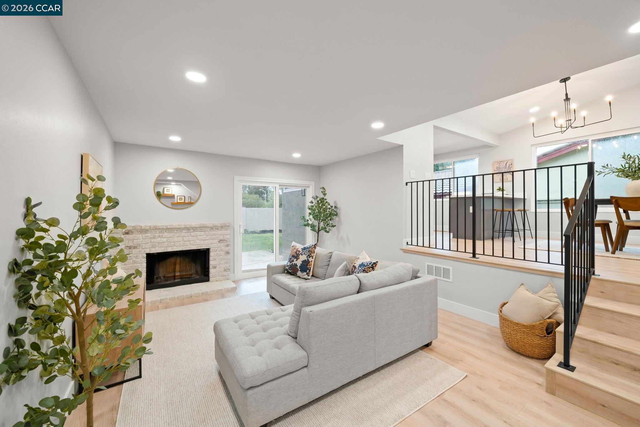 2824 Sombrero Cir