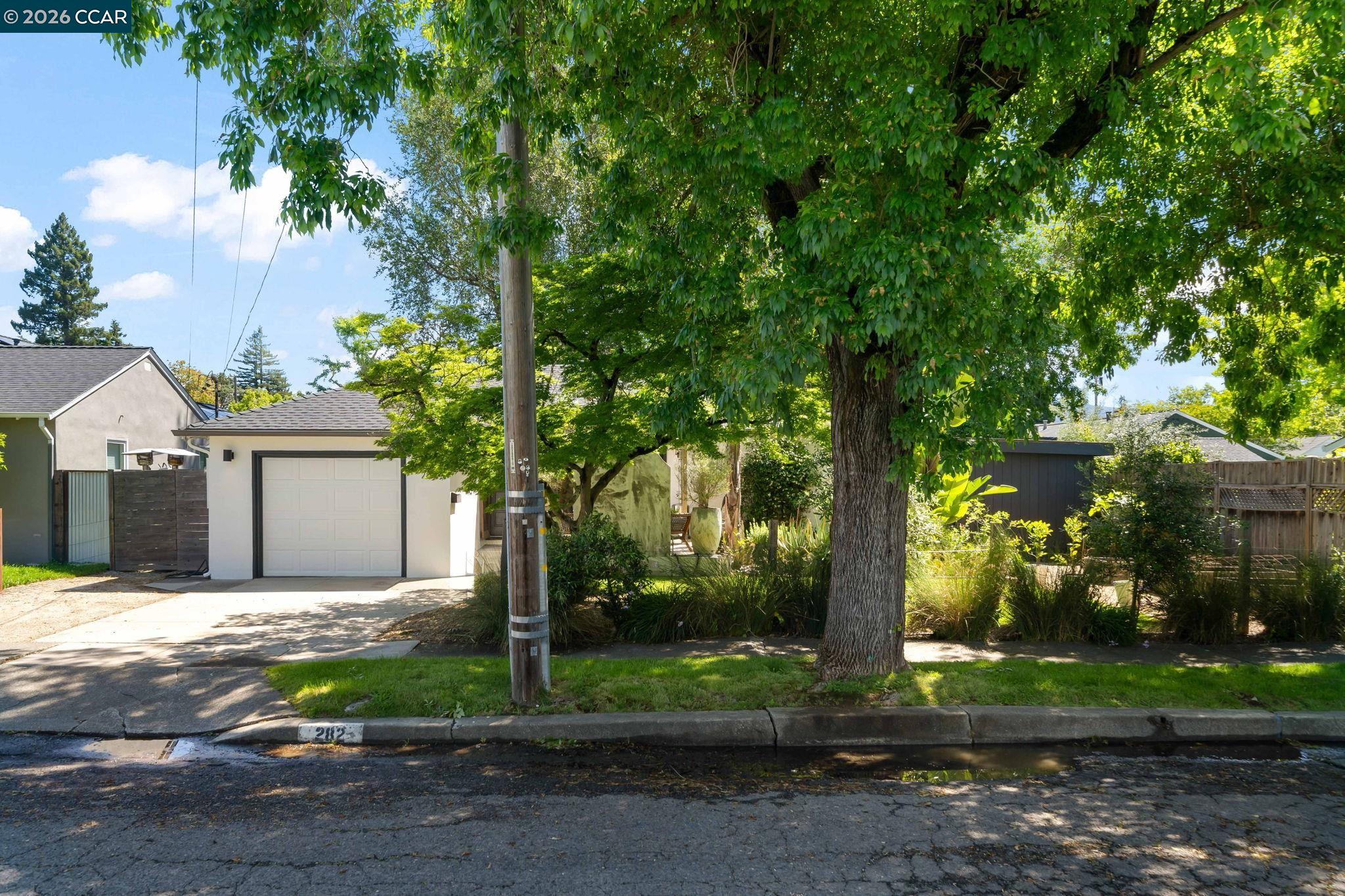 282 S Hartson