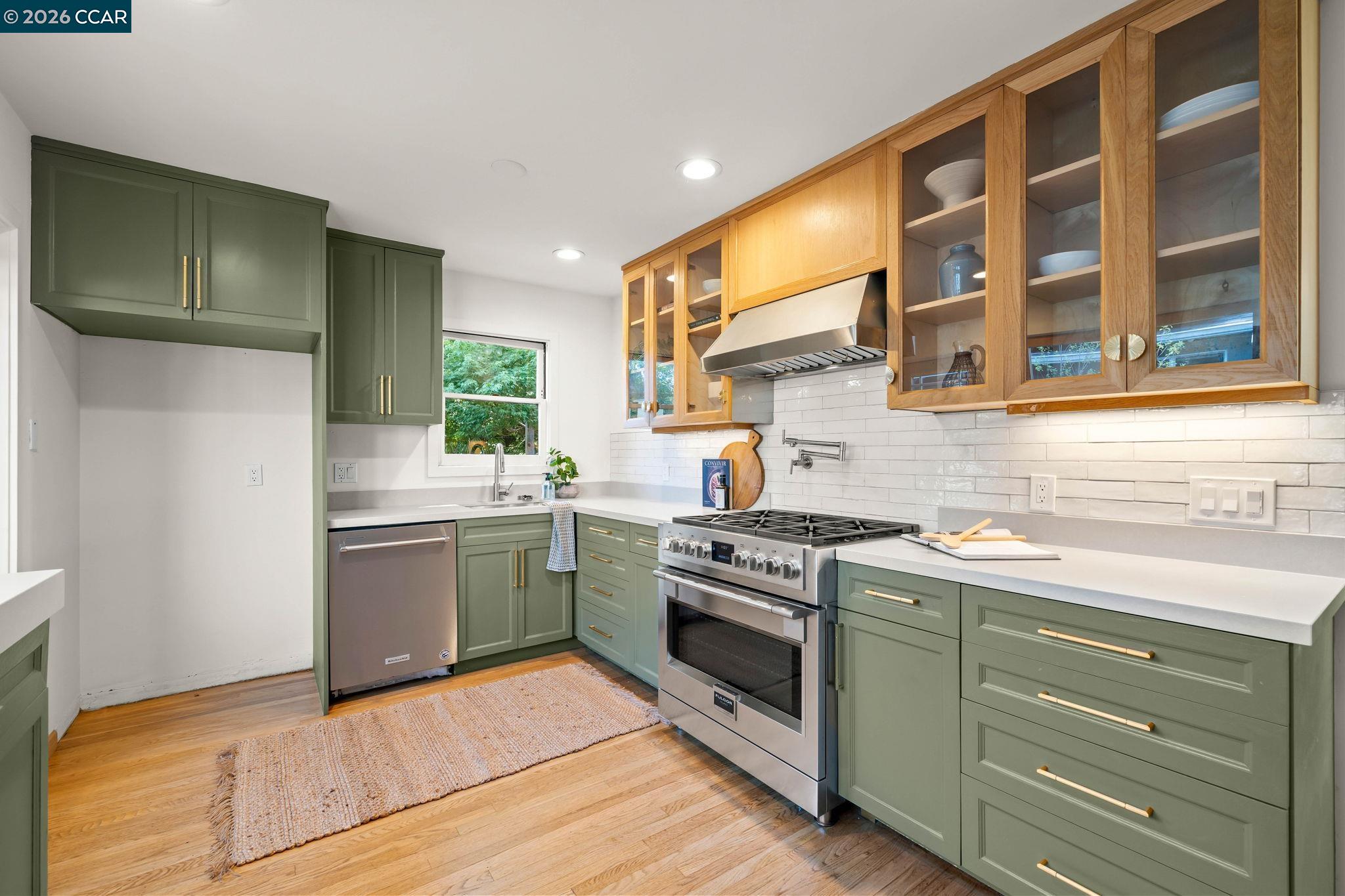 282 S Hartson