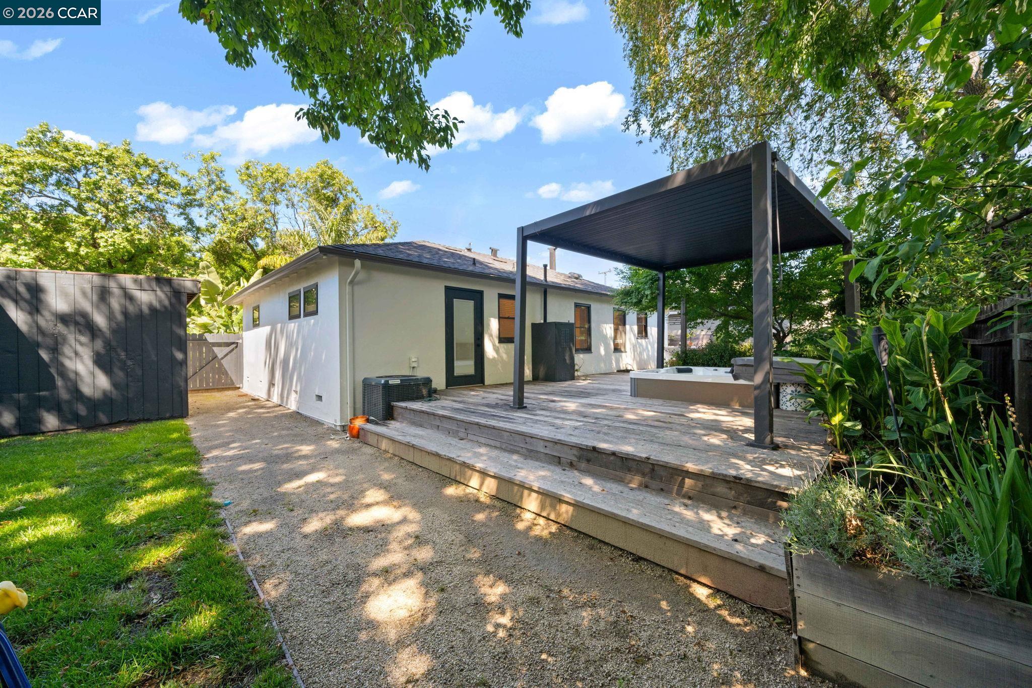 282 S Hartson
