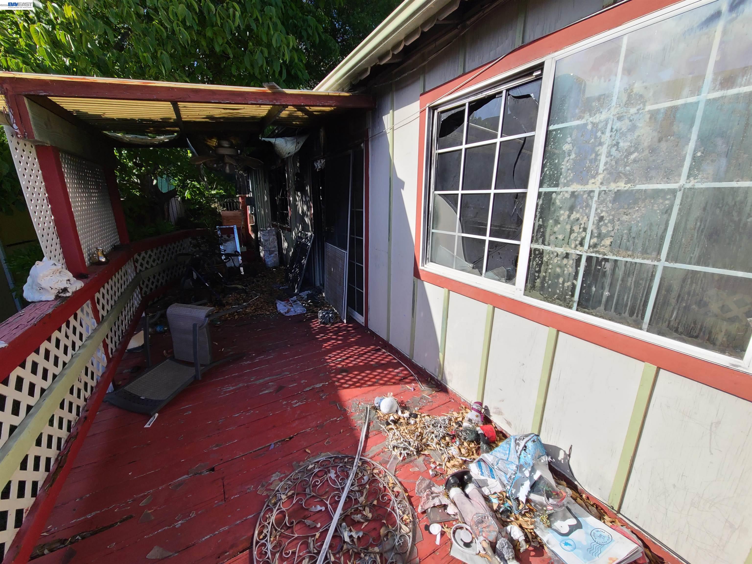 2091 Altamont Rd