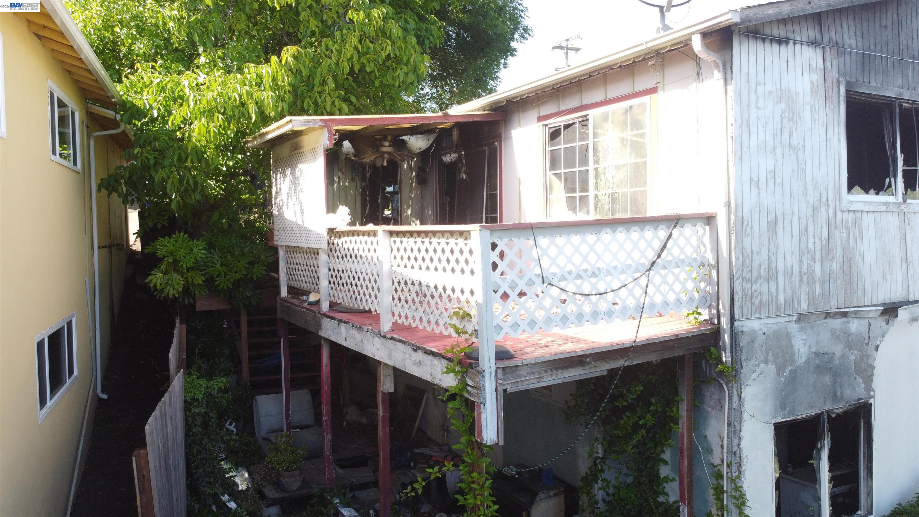 2091 Altamont Rd