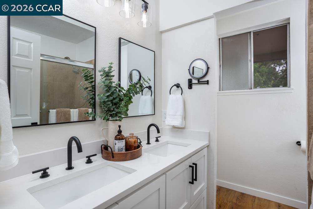 5509 Roundtree Dr Unit: E