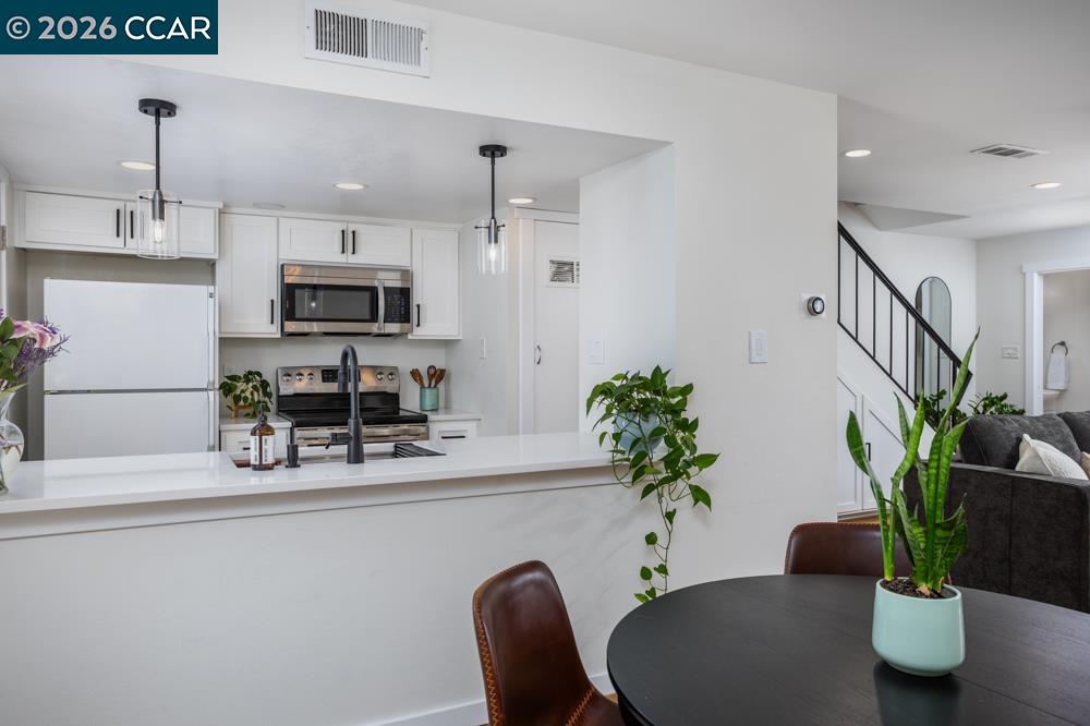 5509 Roundtree Dr Unit: E