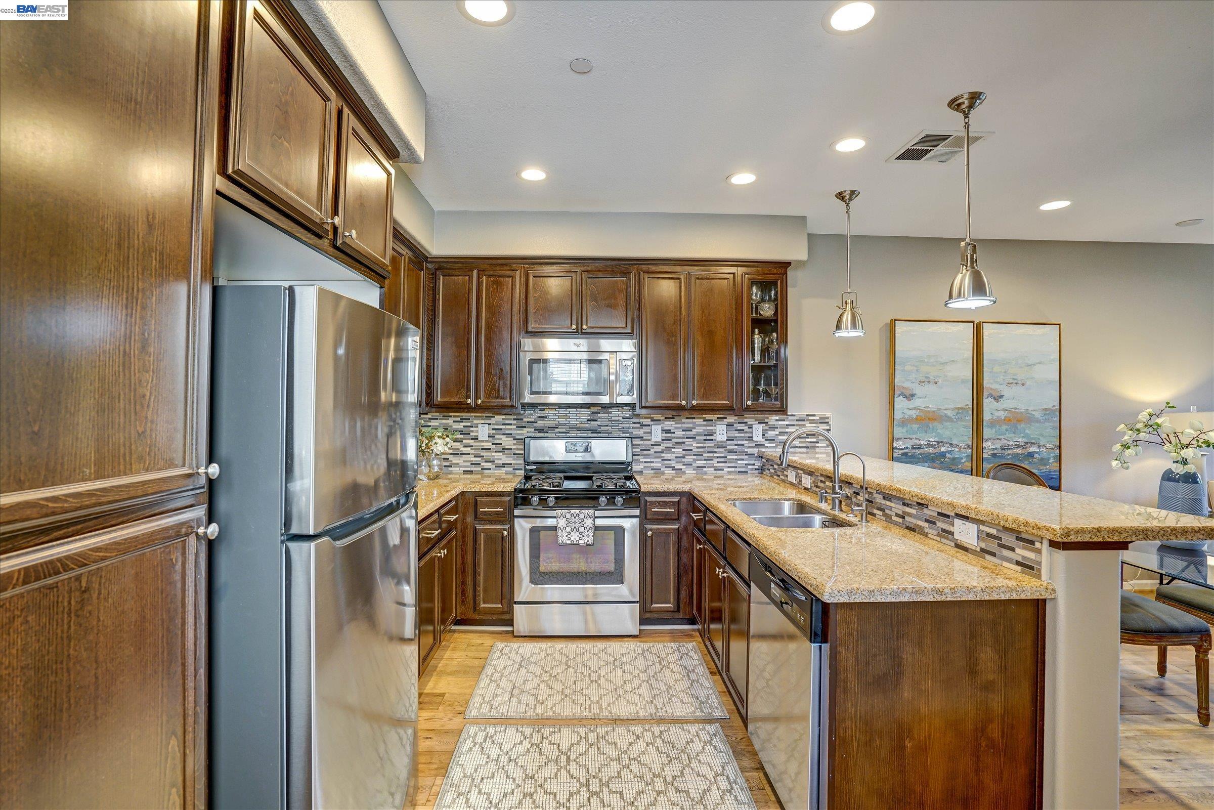 25 Heligan Ln