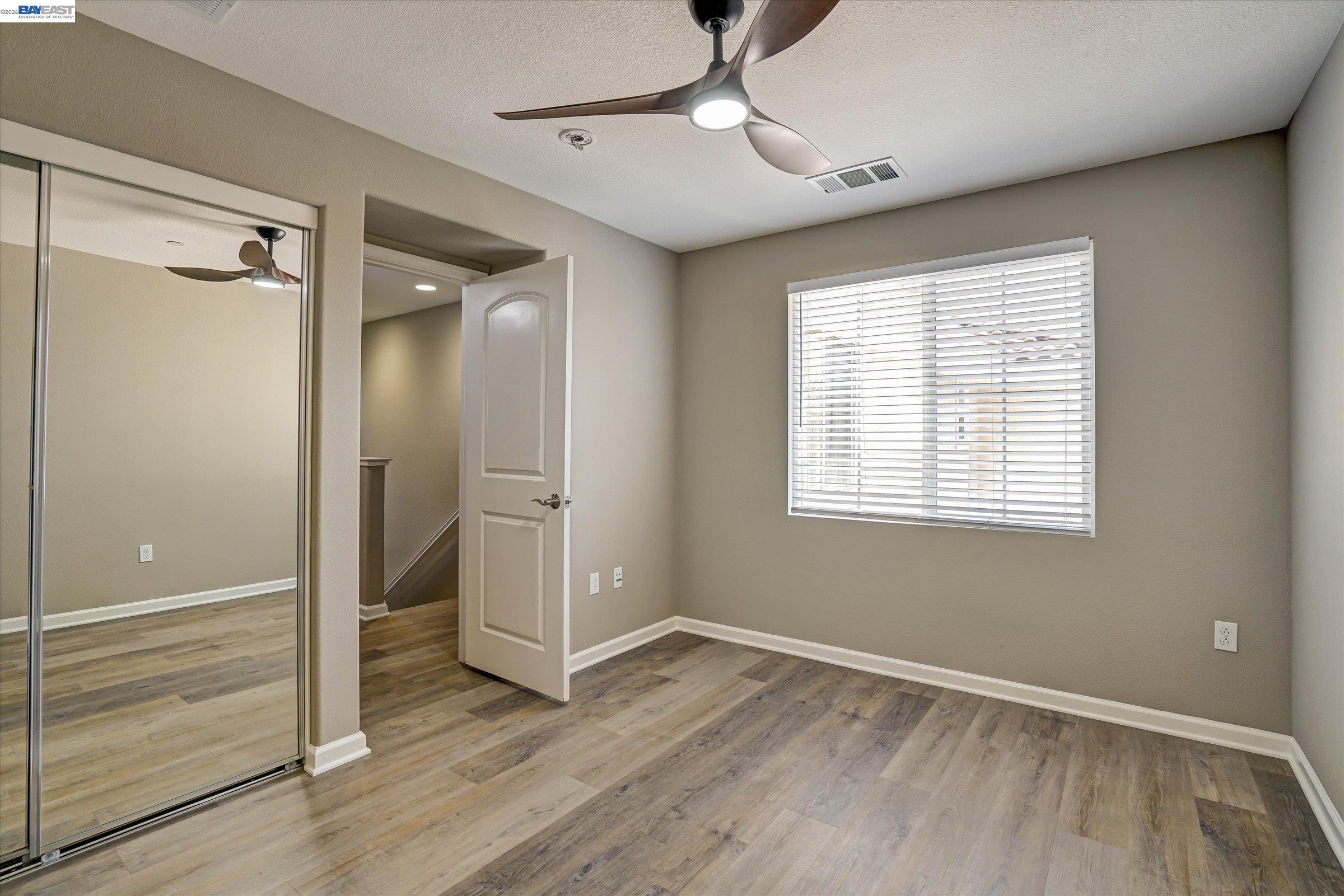 25 Heligan Ln