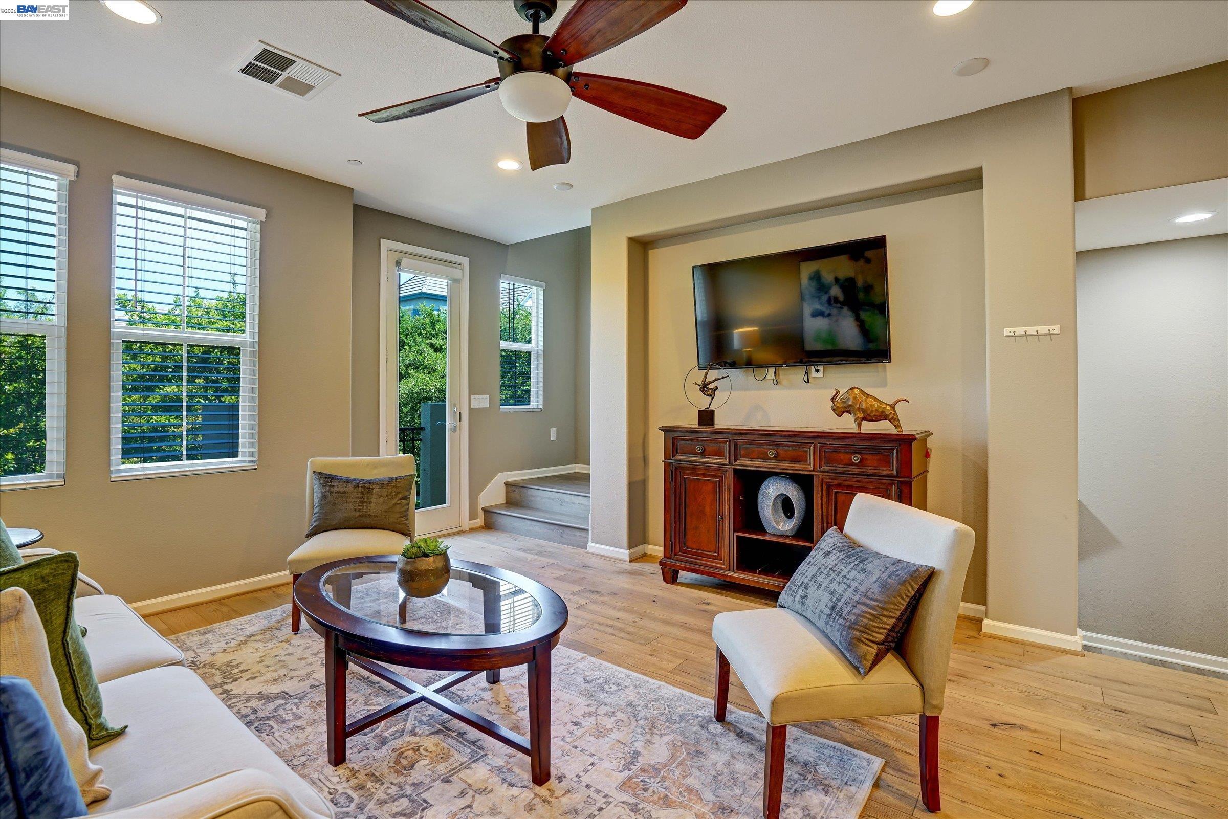 25 Heligan Ln
