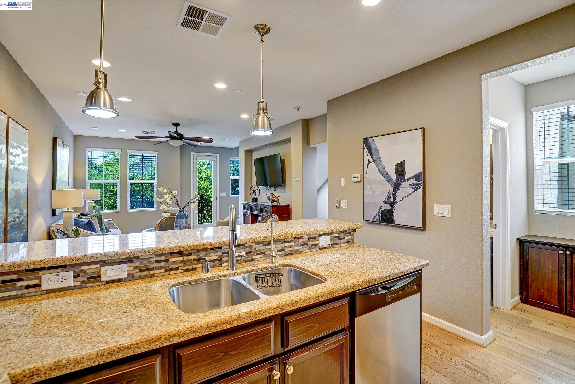 25 Heligan Ln