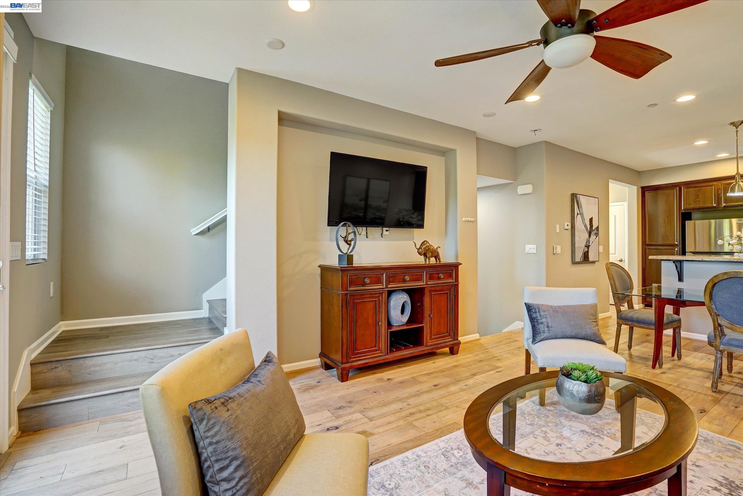 25 Heligan Ln