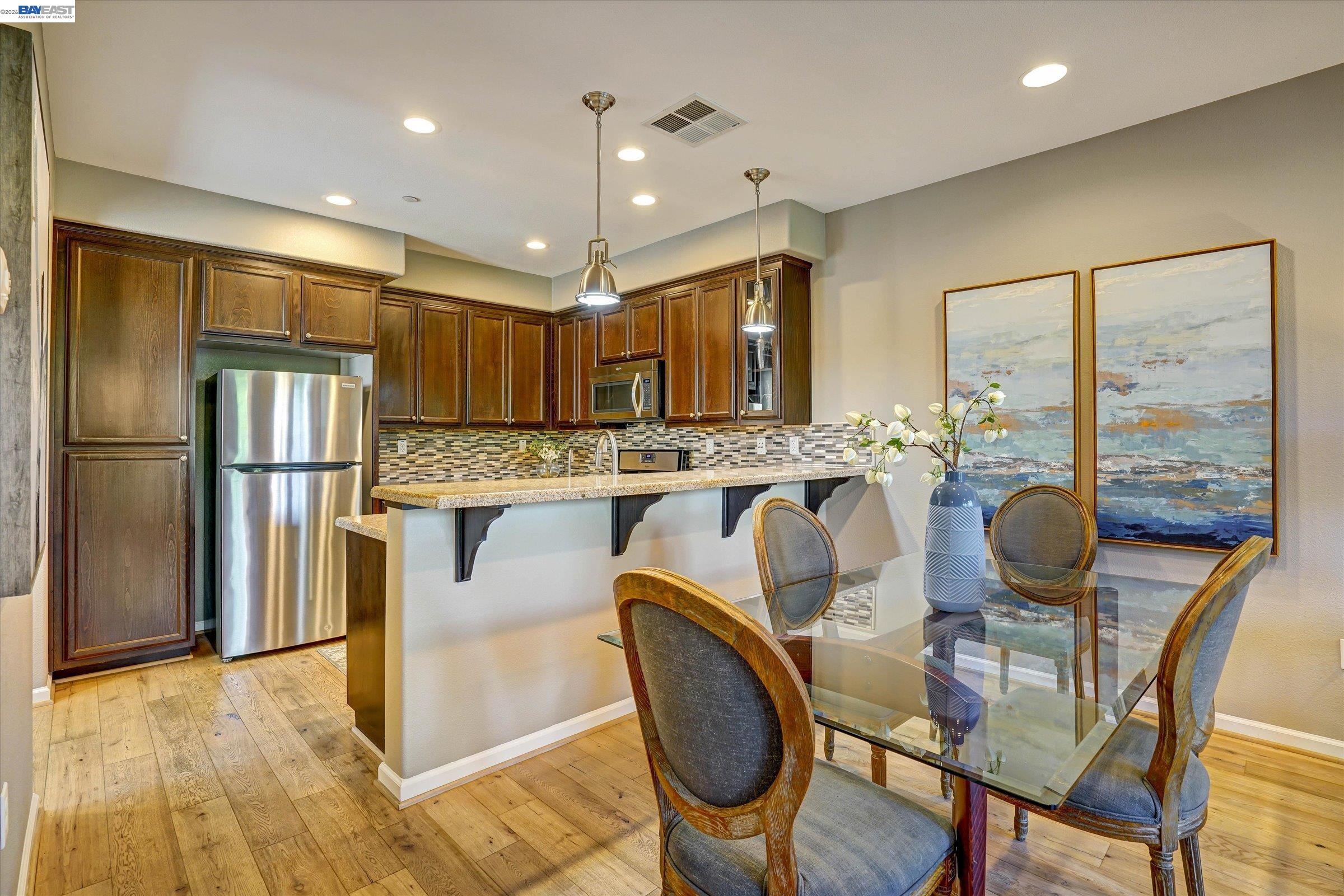 25 Heligan Ln