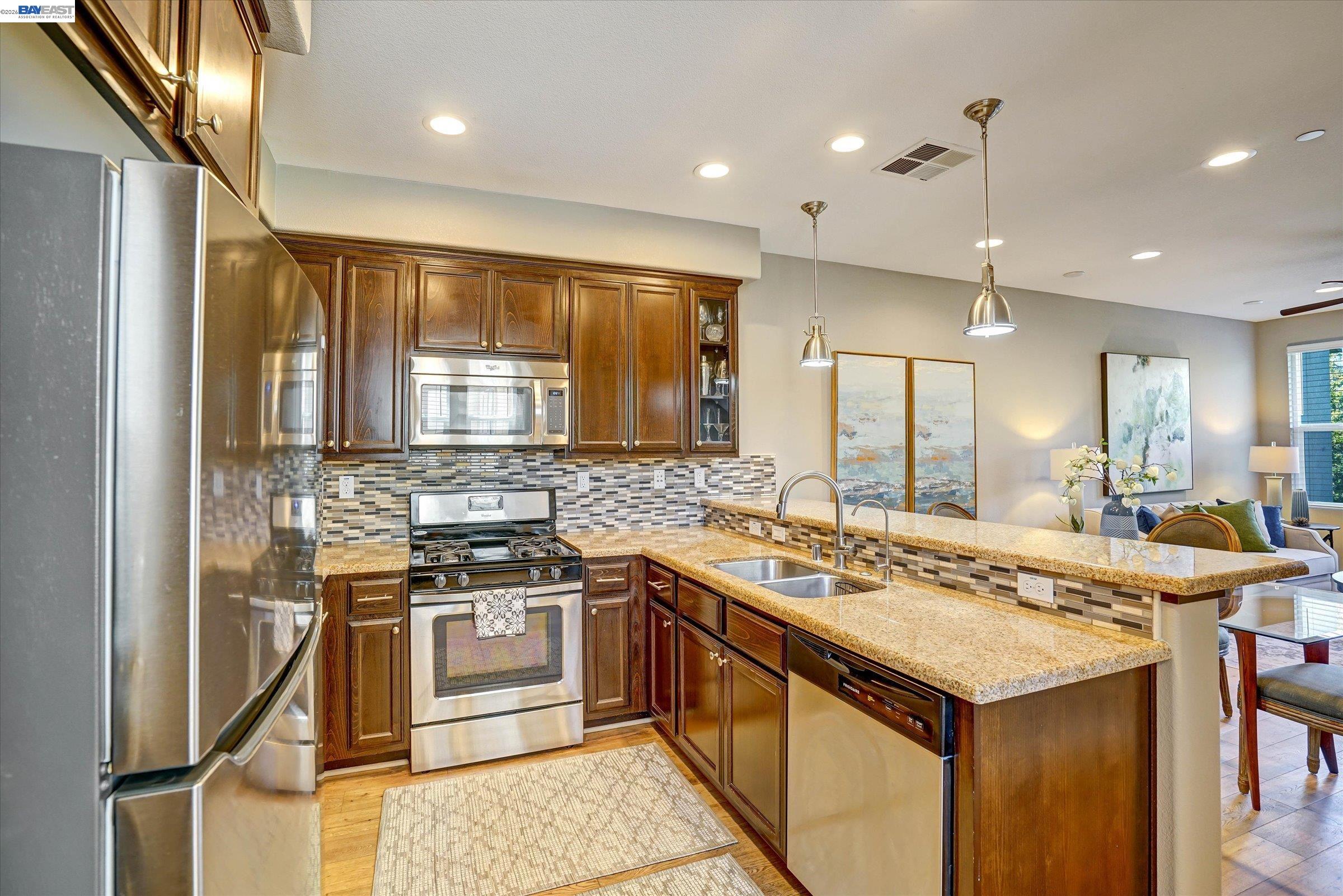 25 Heligan Ln