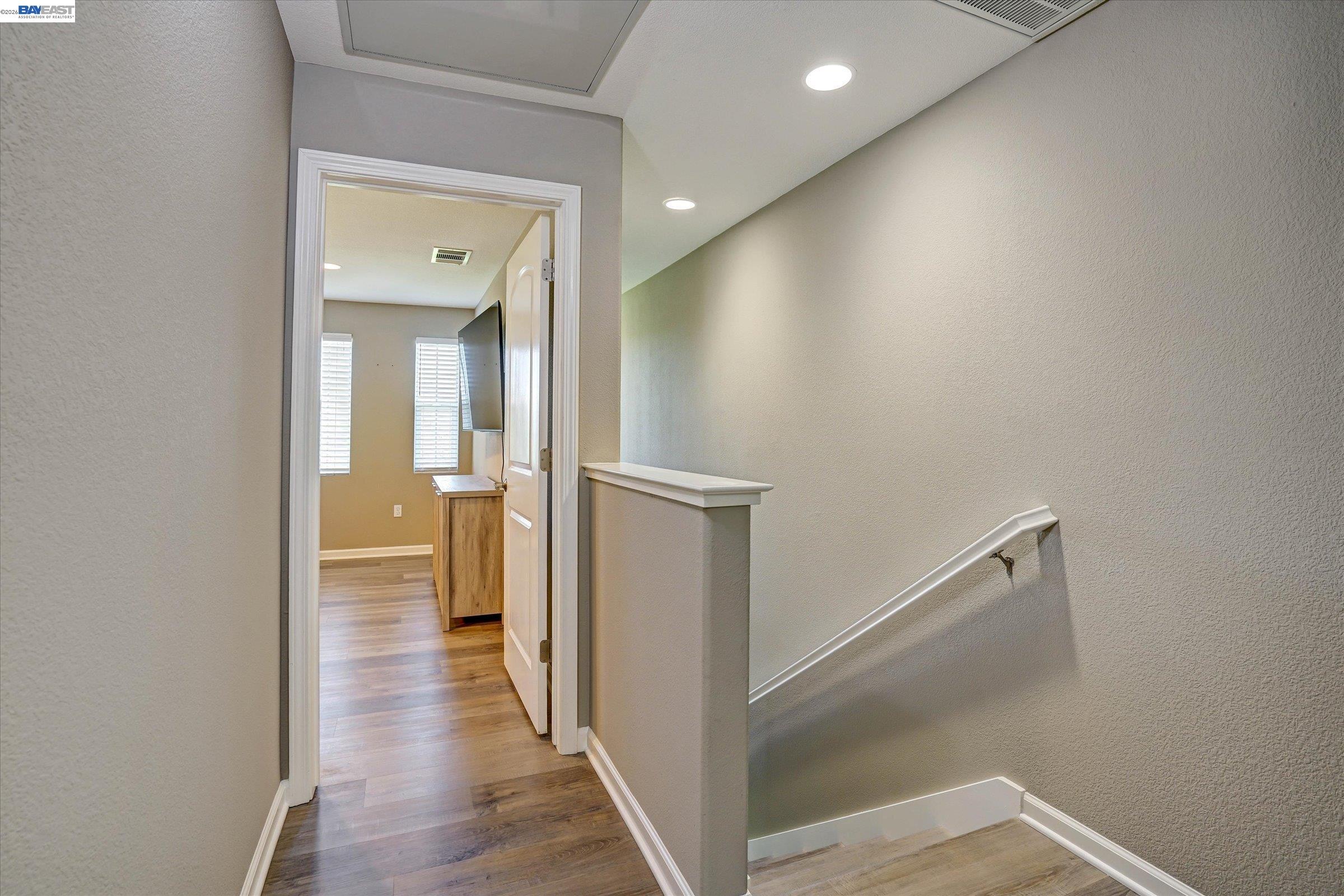 25 Heligan Ln