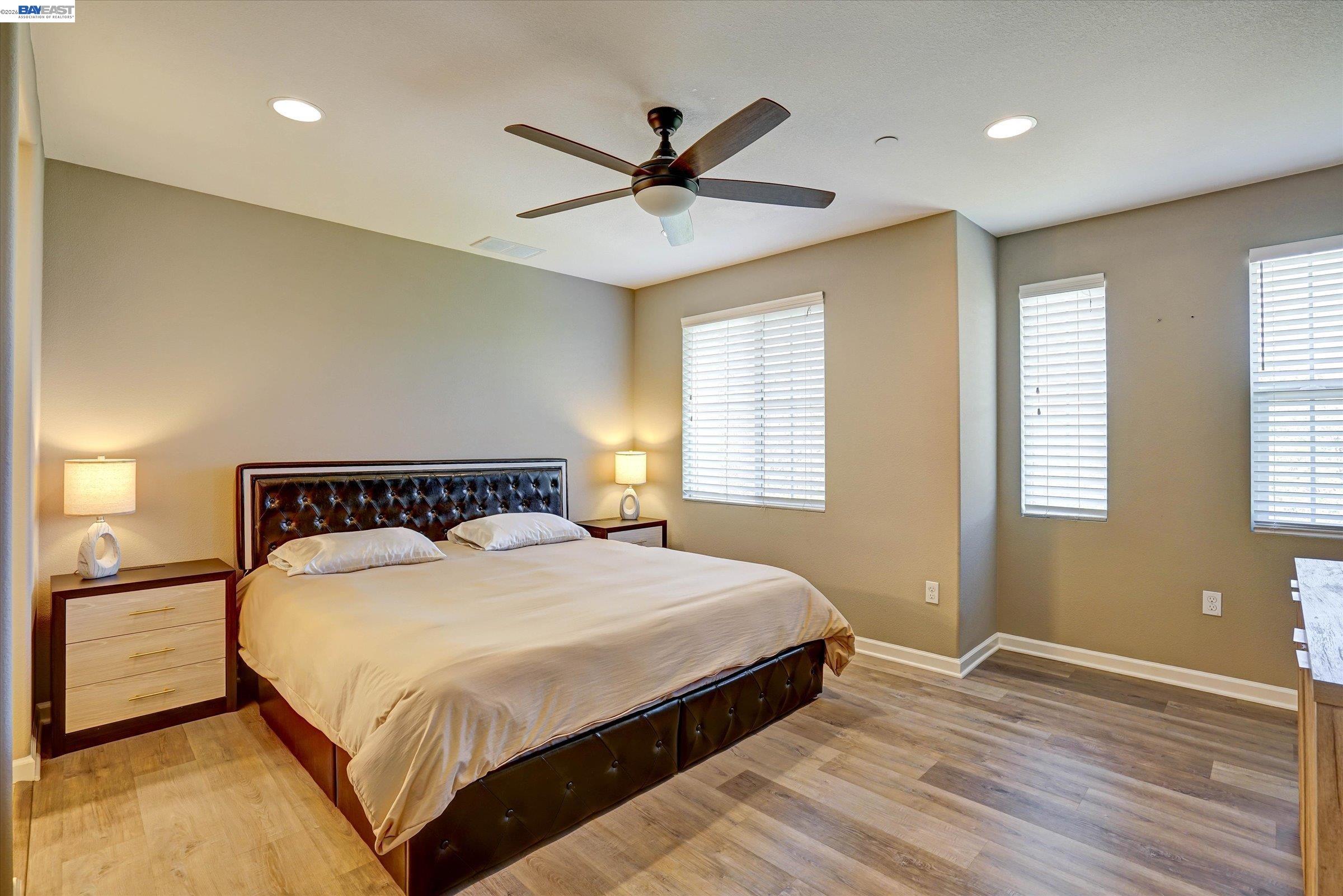 25 Heligan Ln