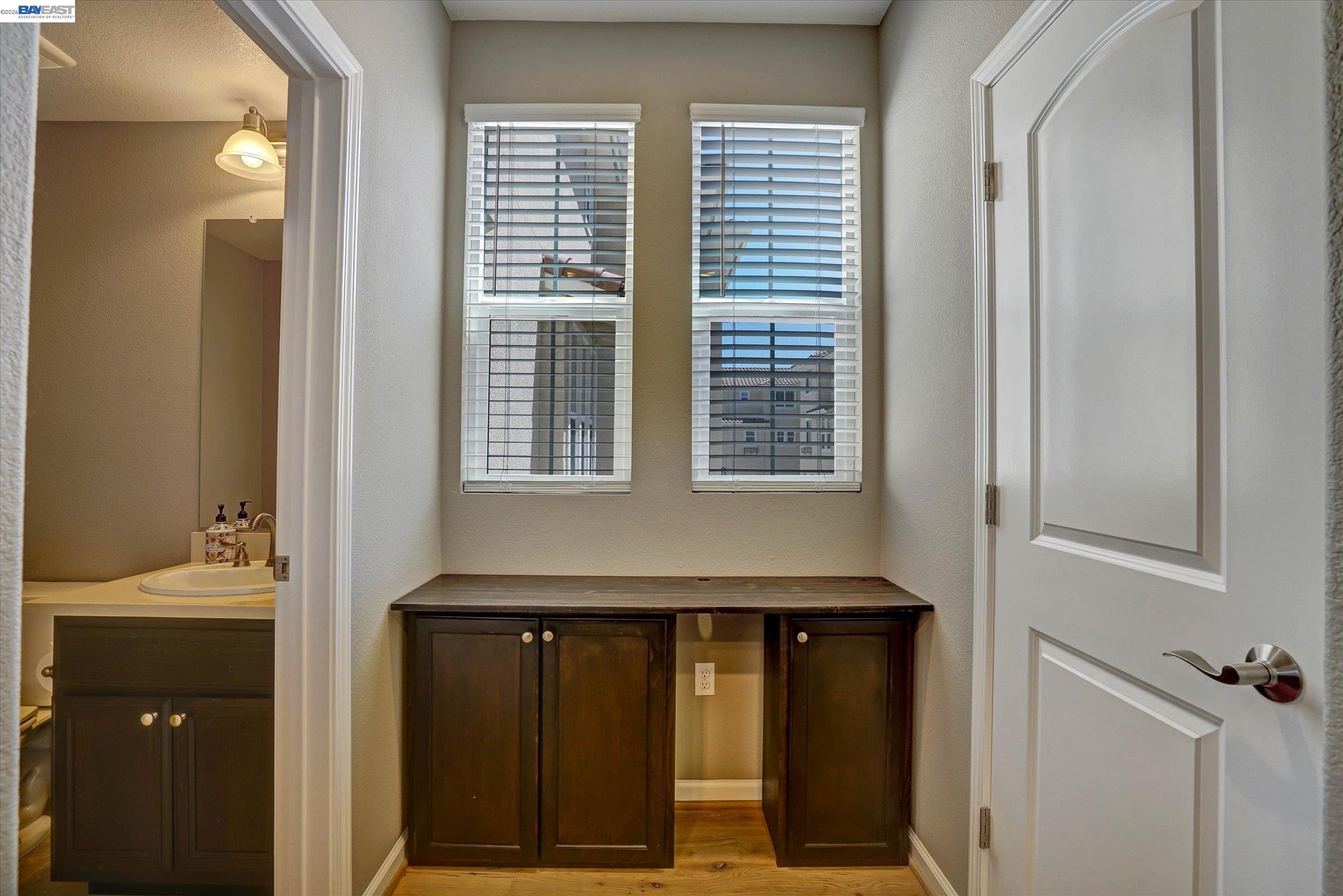 25 Heligan Ln