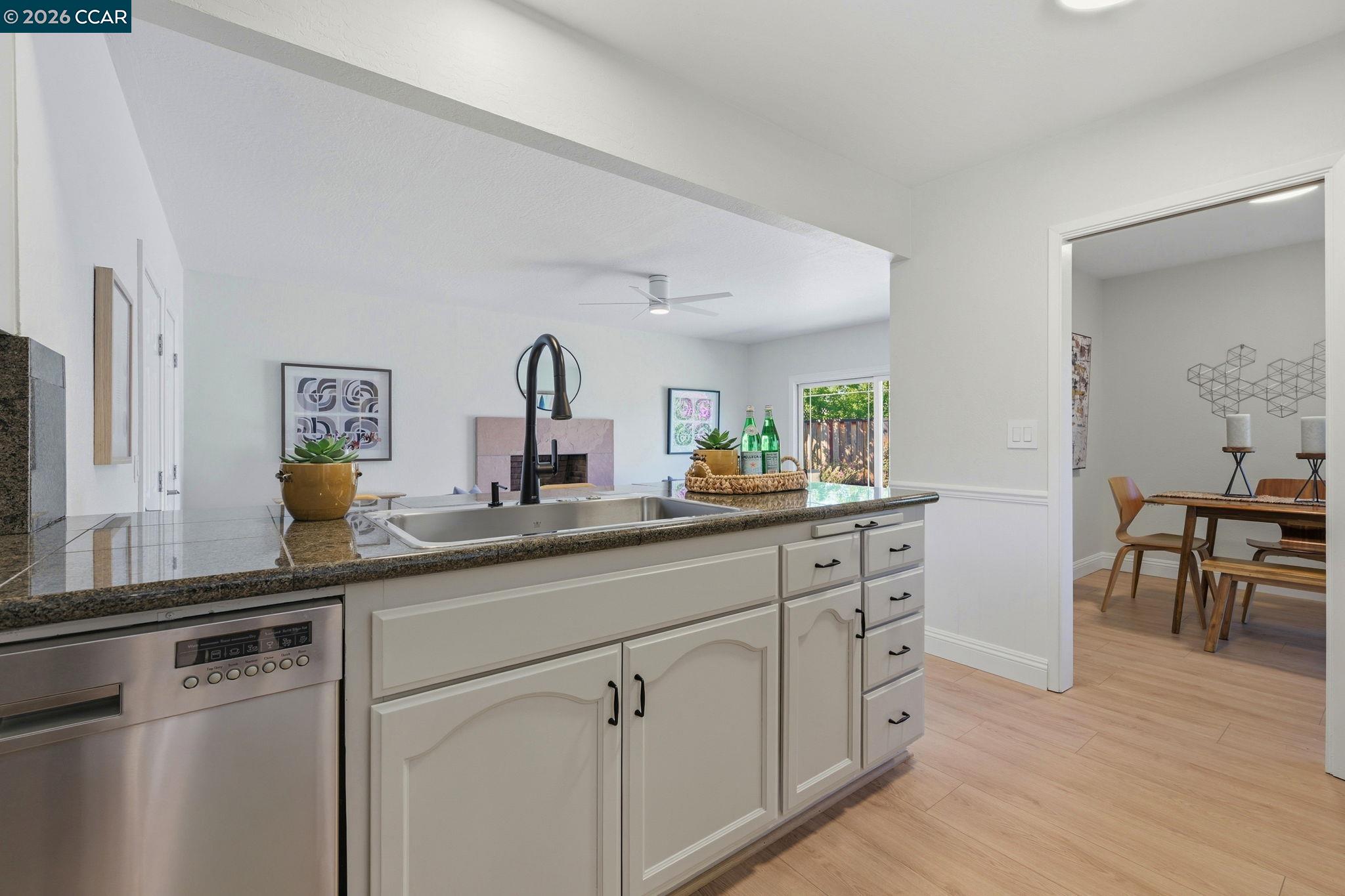 1525 American Beauty Dr