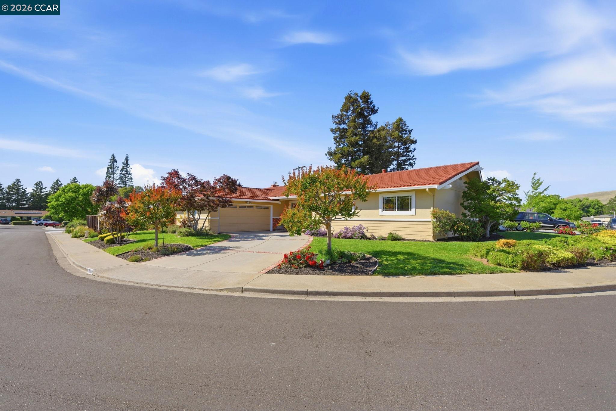 1525 American Beauty Dr