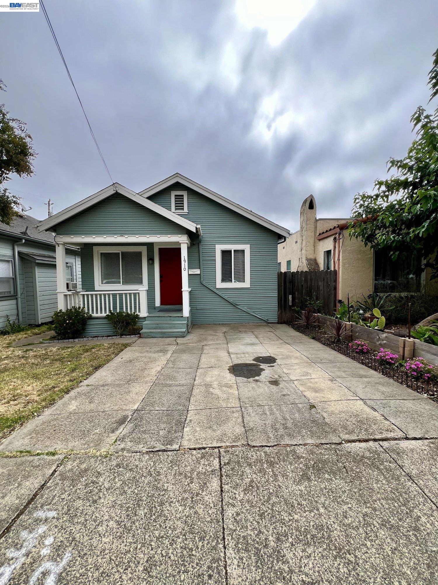 1910 Marin St