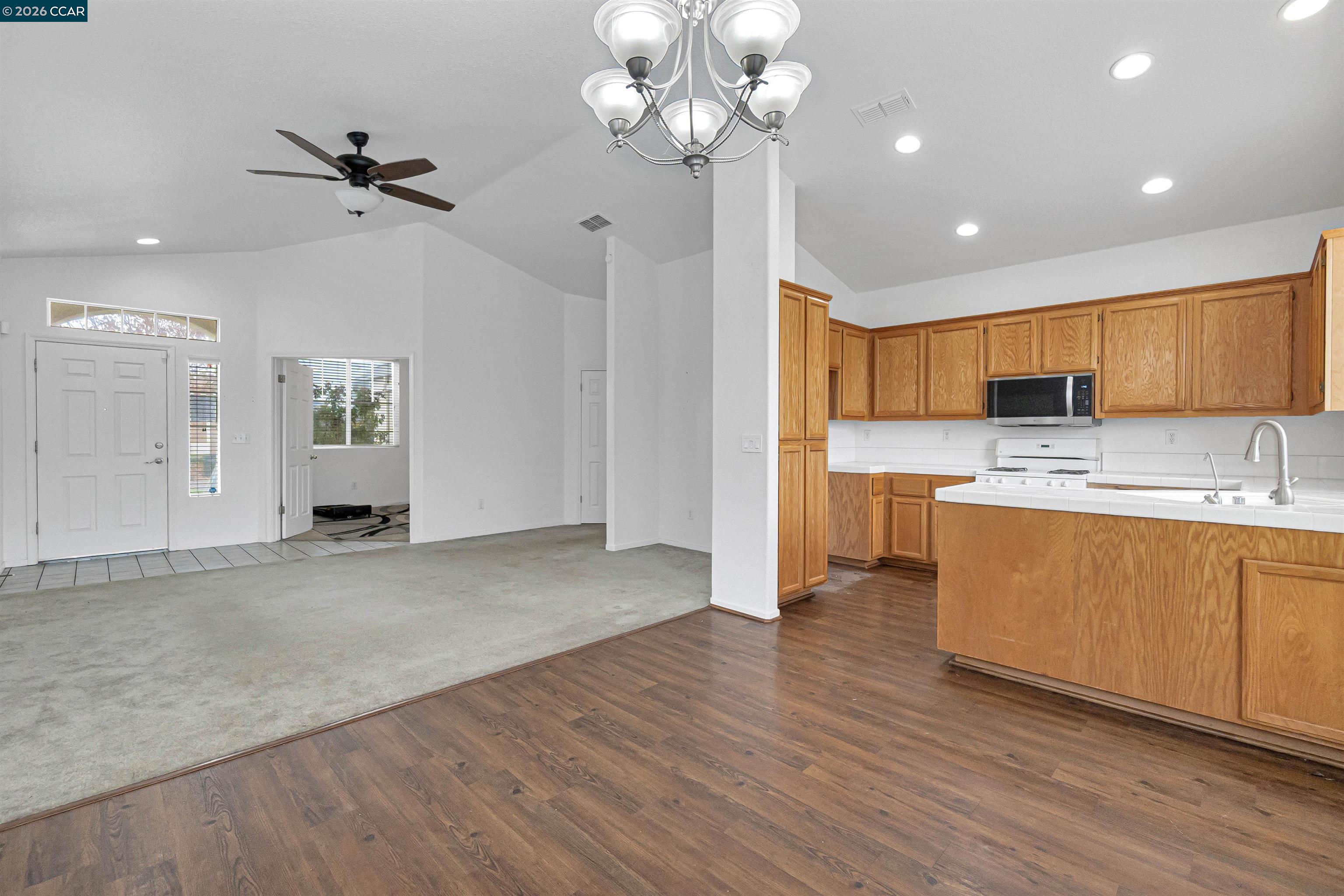 686 Anderson Way