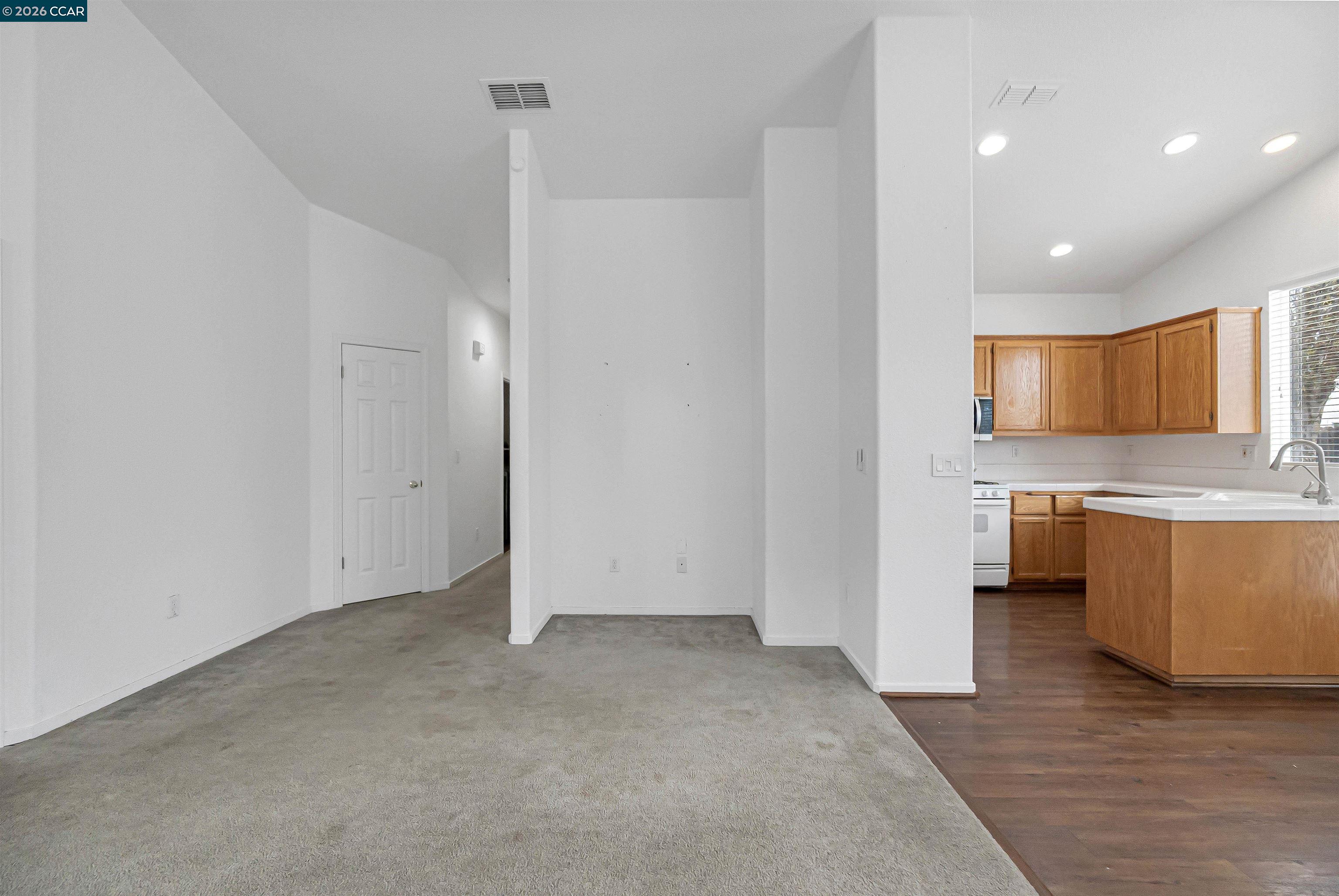 686 Anderson Way