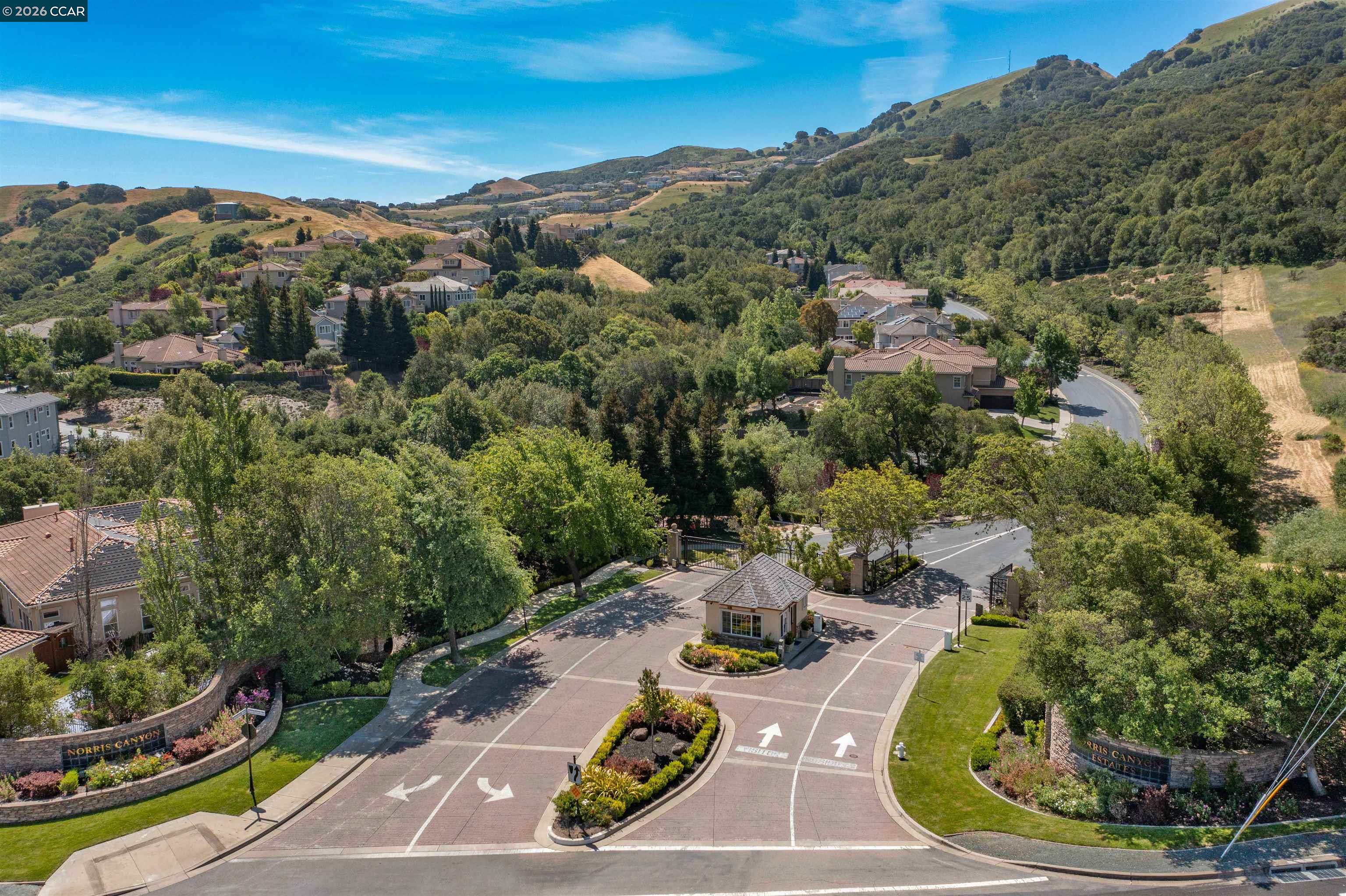 243 Lyndhurst Pl