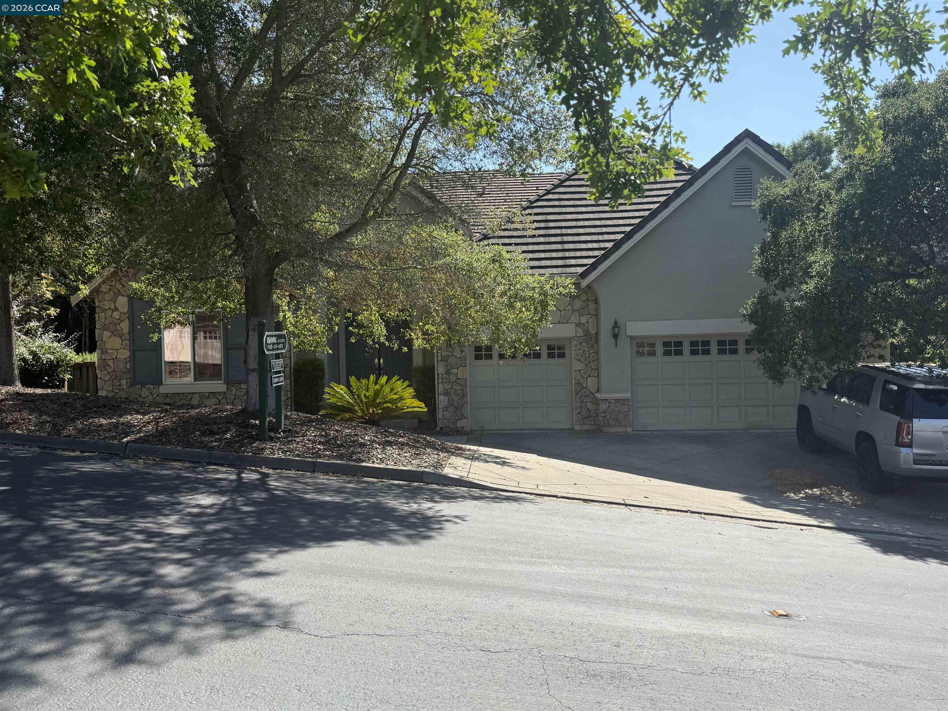 243 Lyndhurst Pl