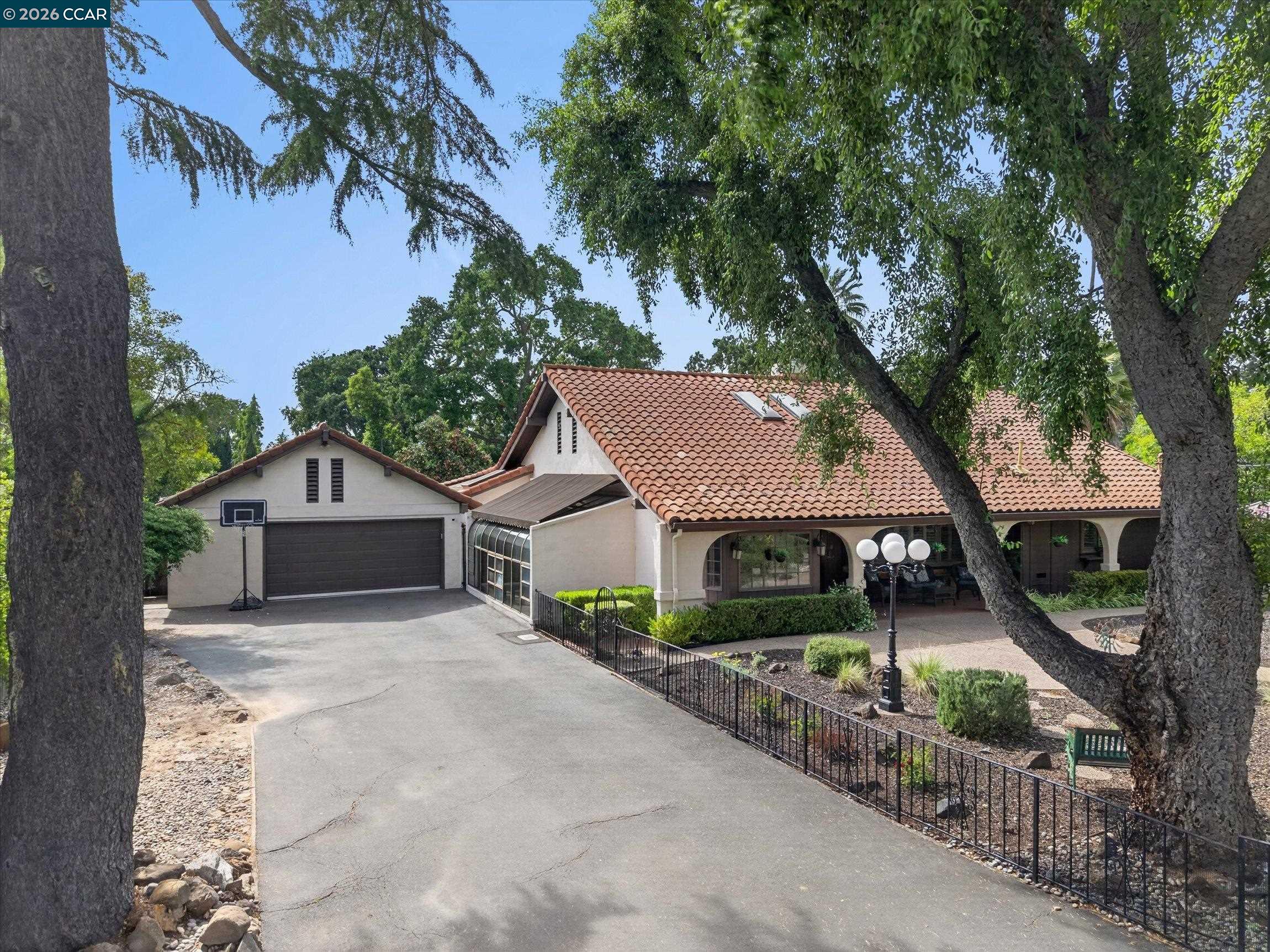 1675 Garnet Ln