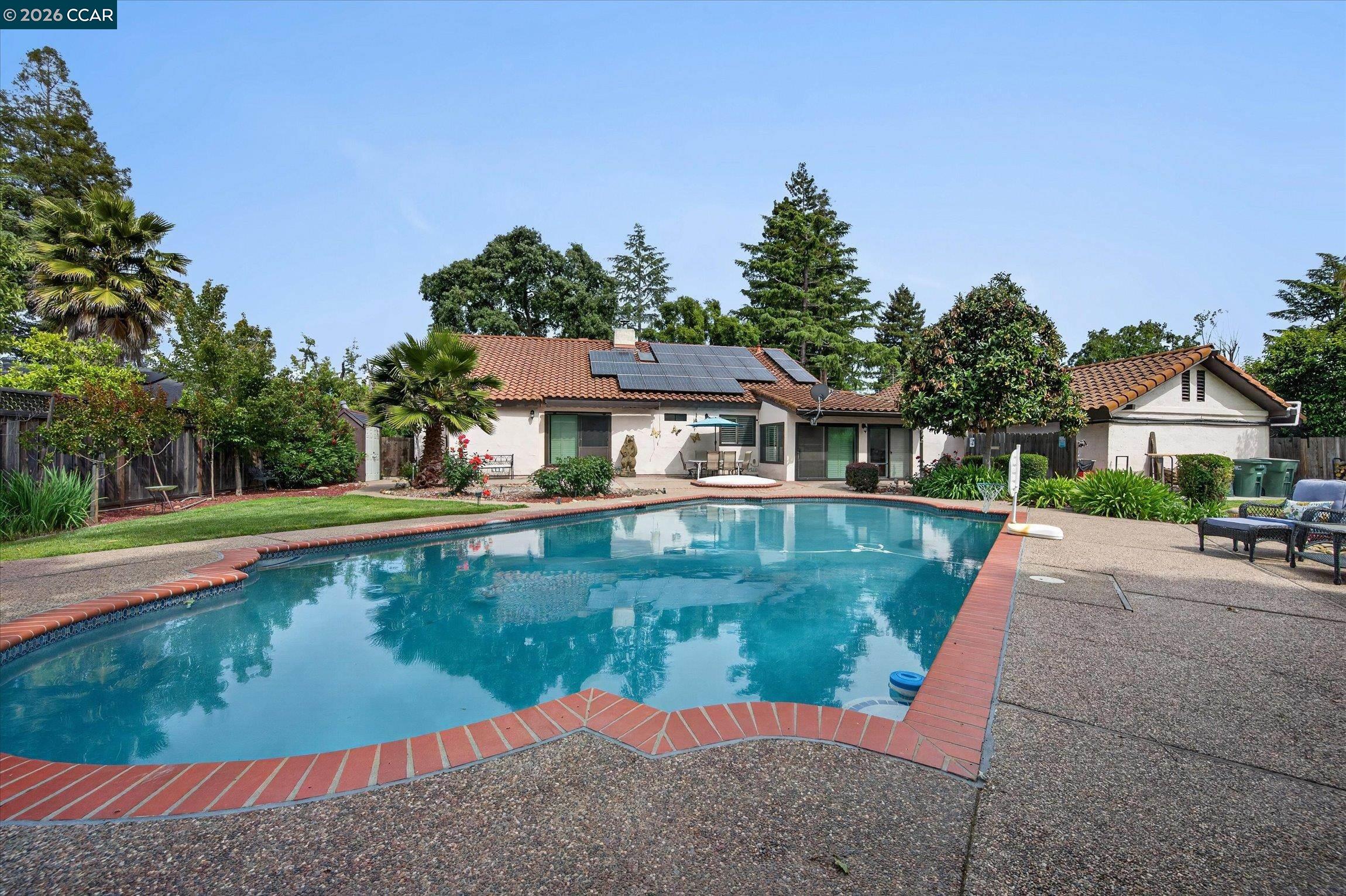 1675 Garnet Ln