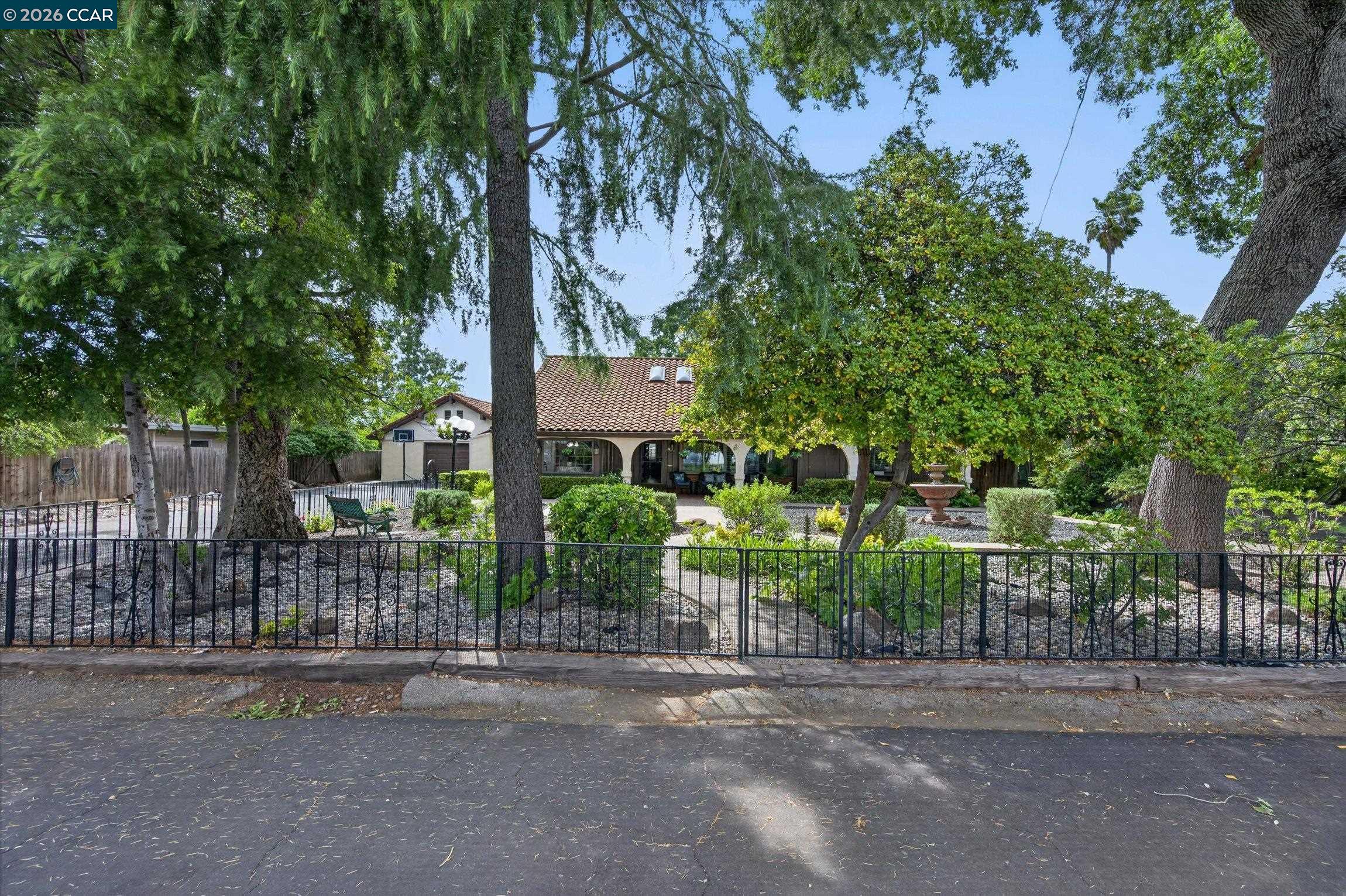 1675 Garnet Ln