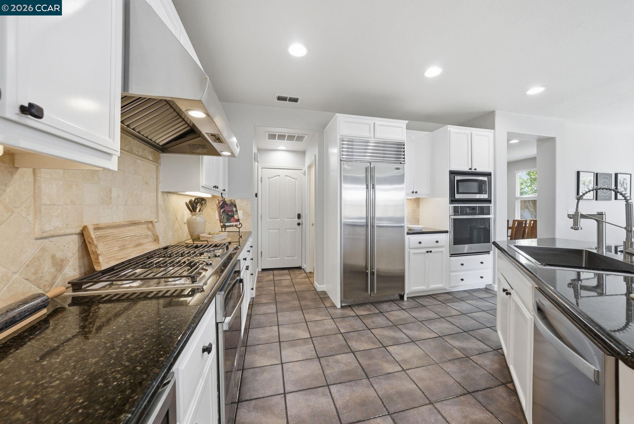 1248 Oak Knoll Dr