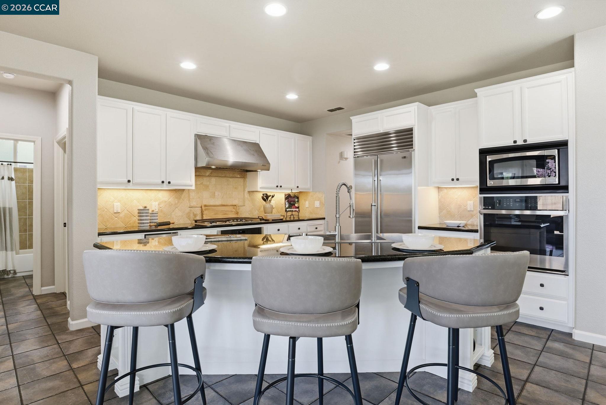1248 Oak Knoll Dr