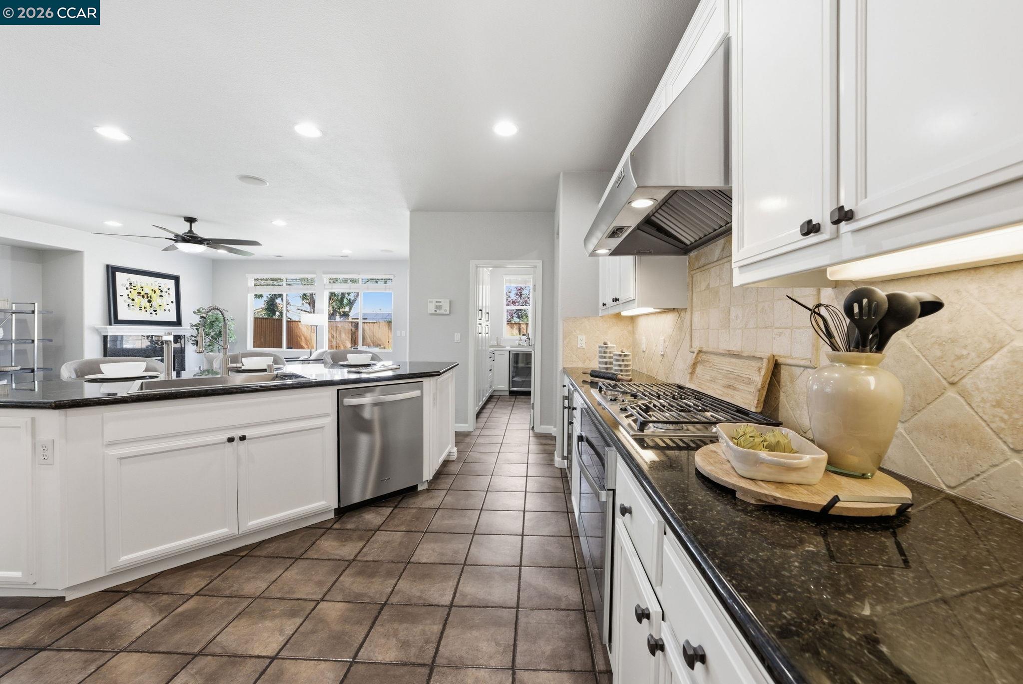 1248 Oak Knoll Dr