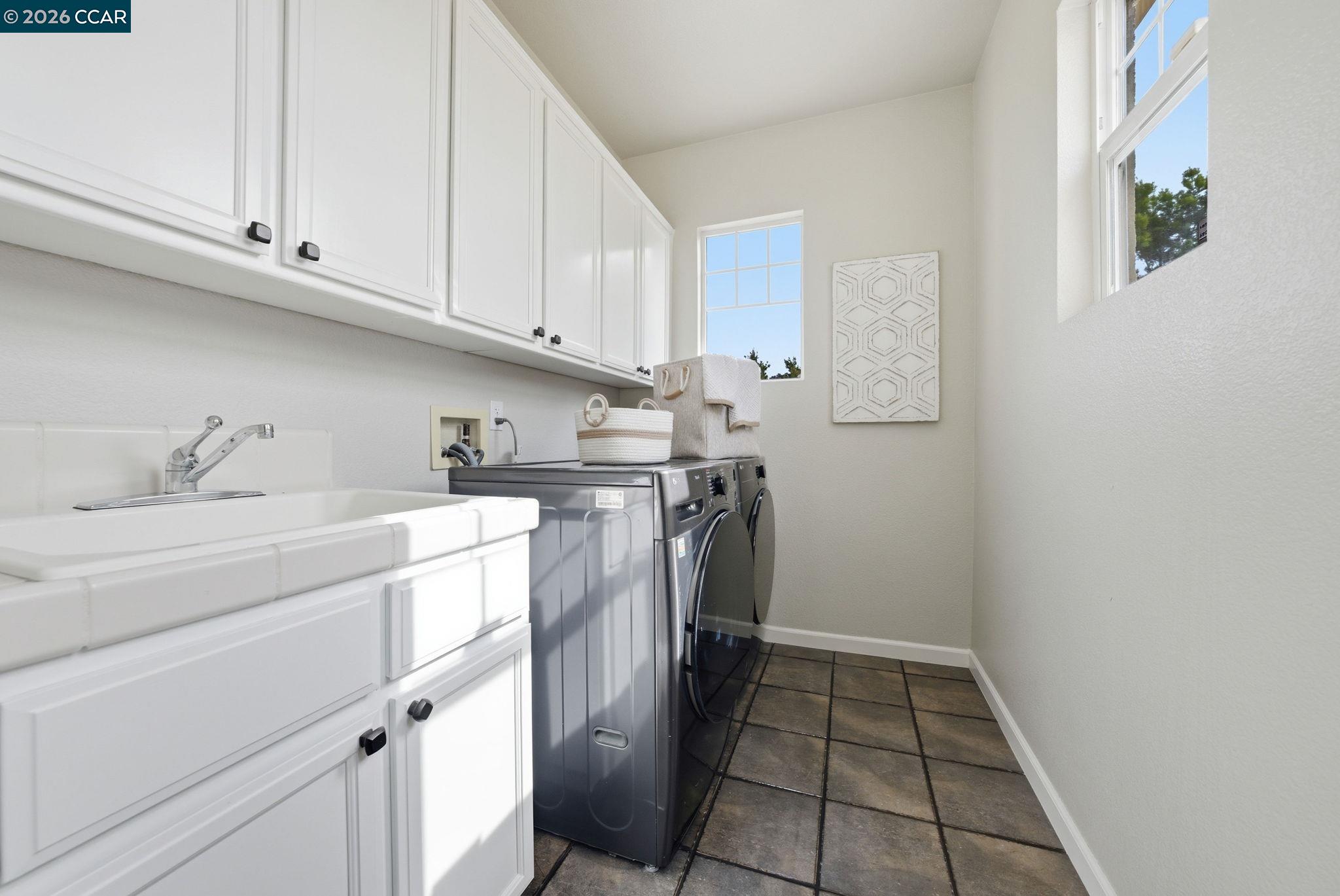 1248 Oak Knoll Dr
