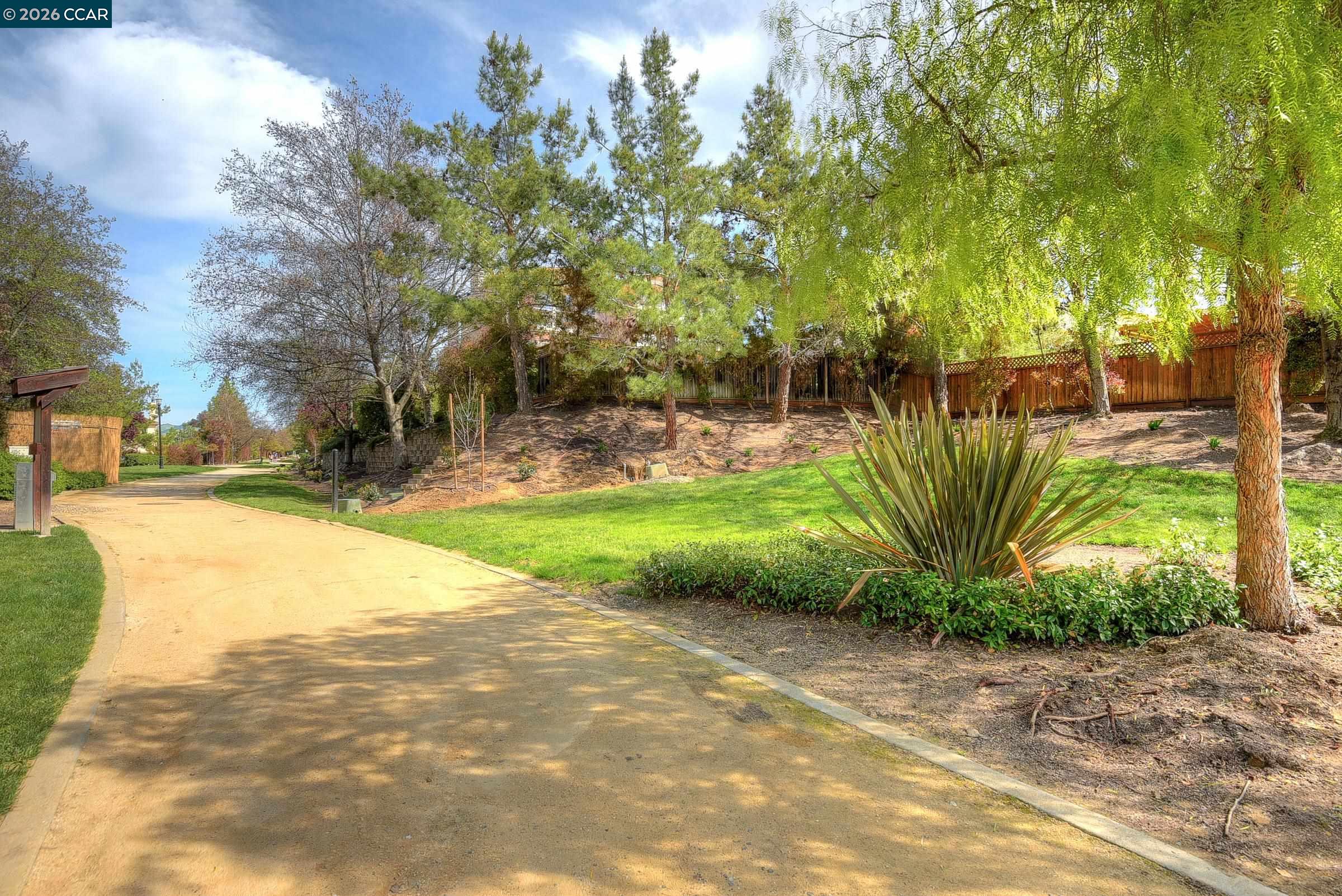 1248 Oak Knoll Dr