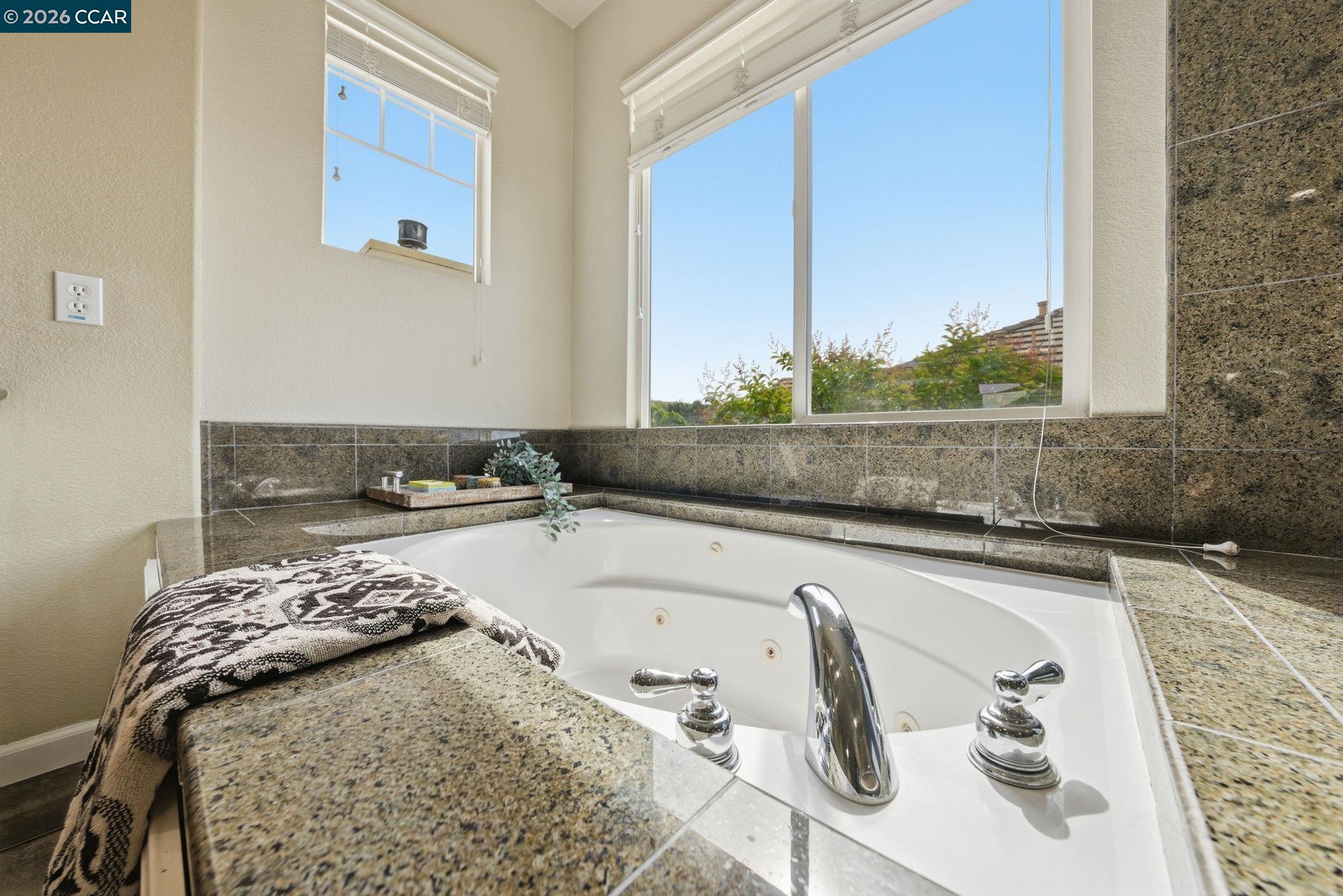 1248 Oak Knoll Dr