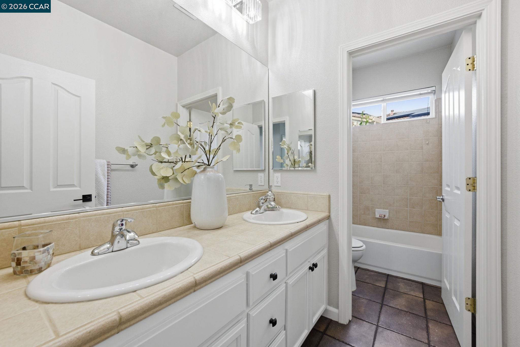 1248 Oak Knoll Dr