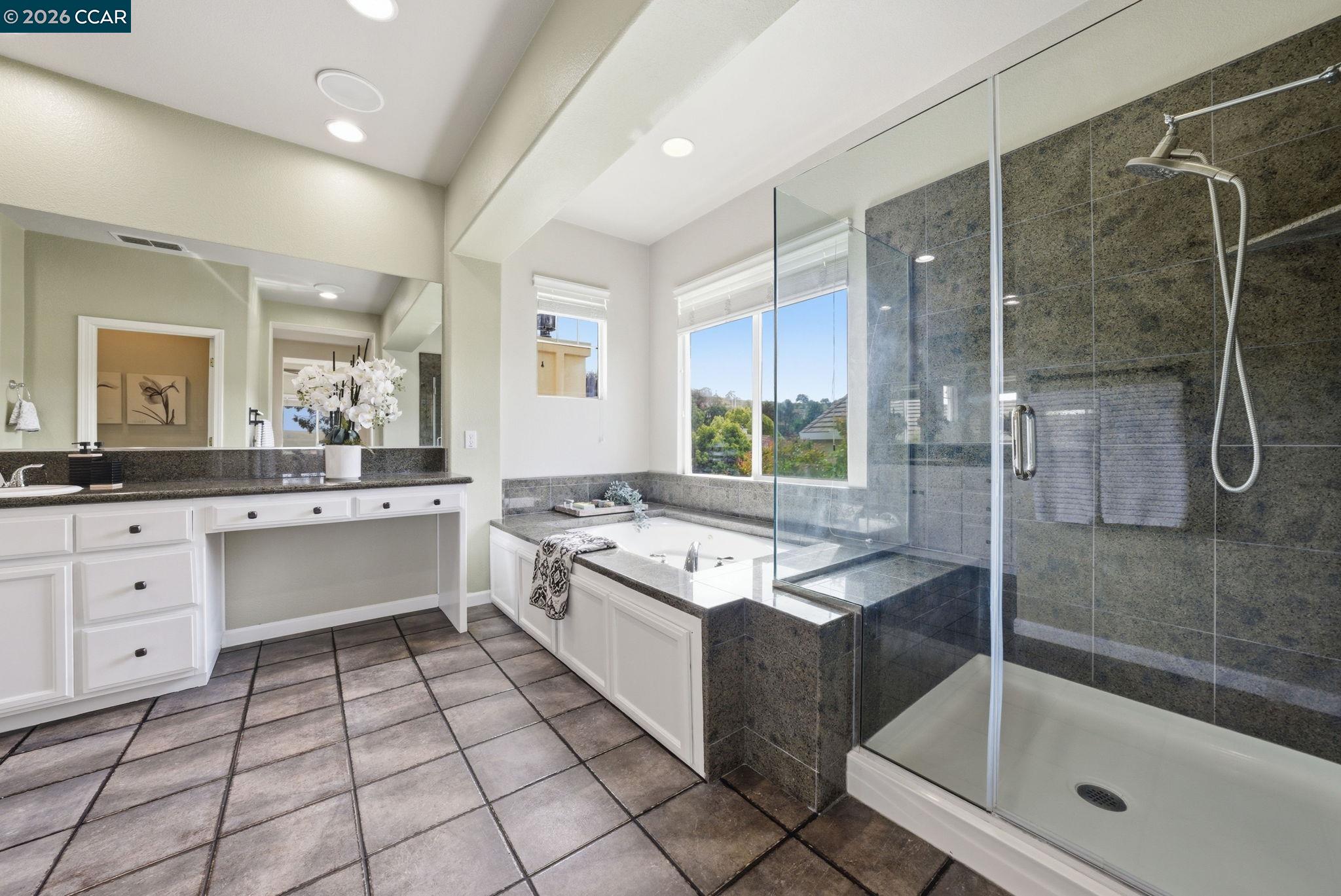 1248 Oak Knoll Dr