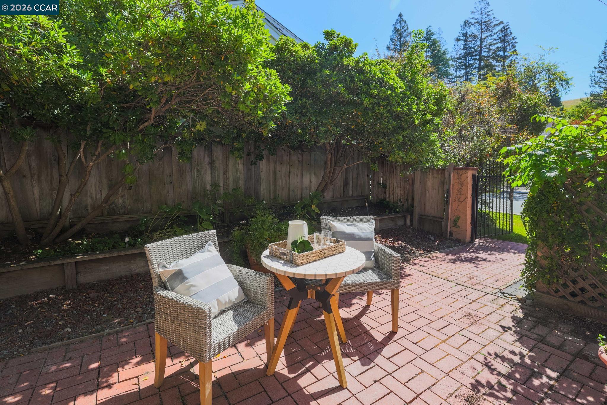 1490 Whiteciff Way