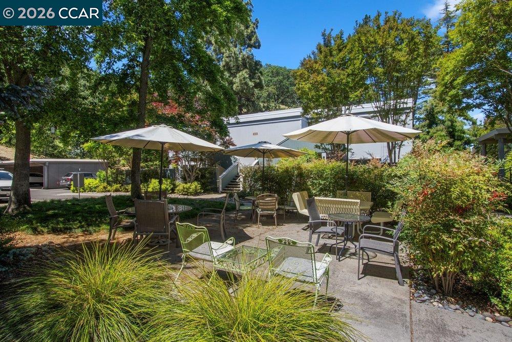 1232 Fairlawn Court # 4