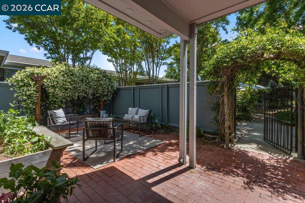 1232 Fairlawn Court # 4