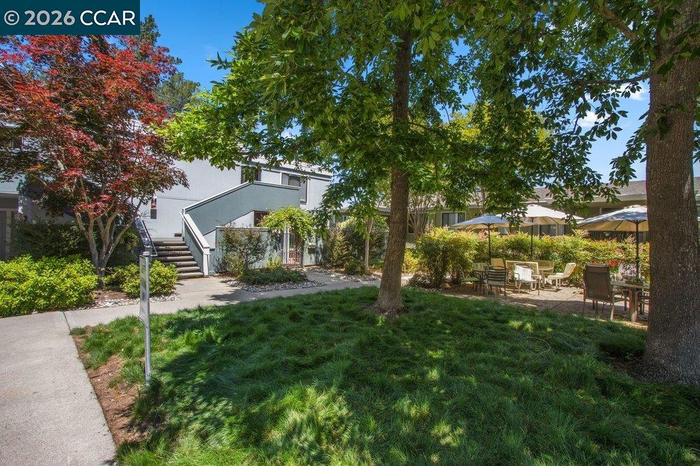 1232 Fairlawn Court # 4