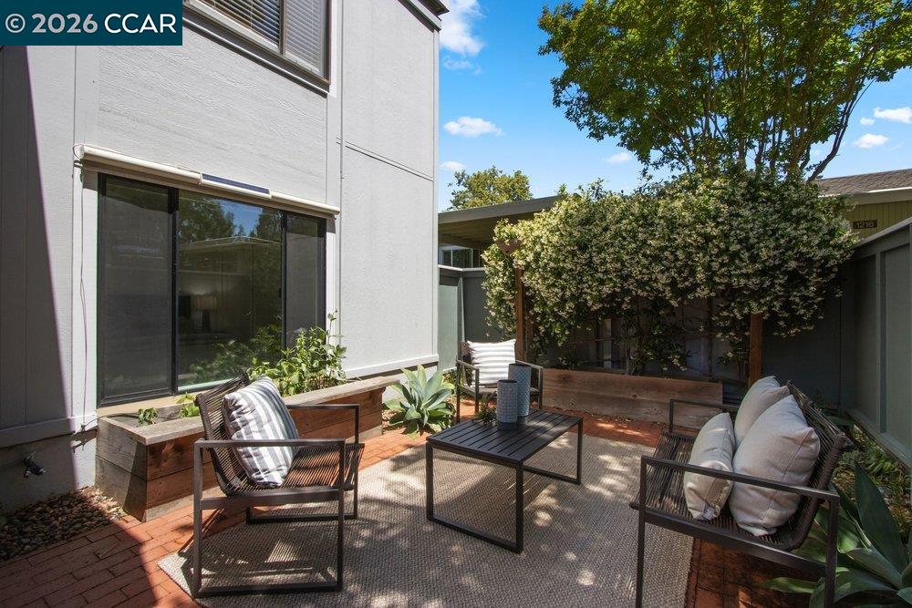 1232 Fairlawn Court # 4