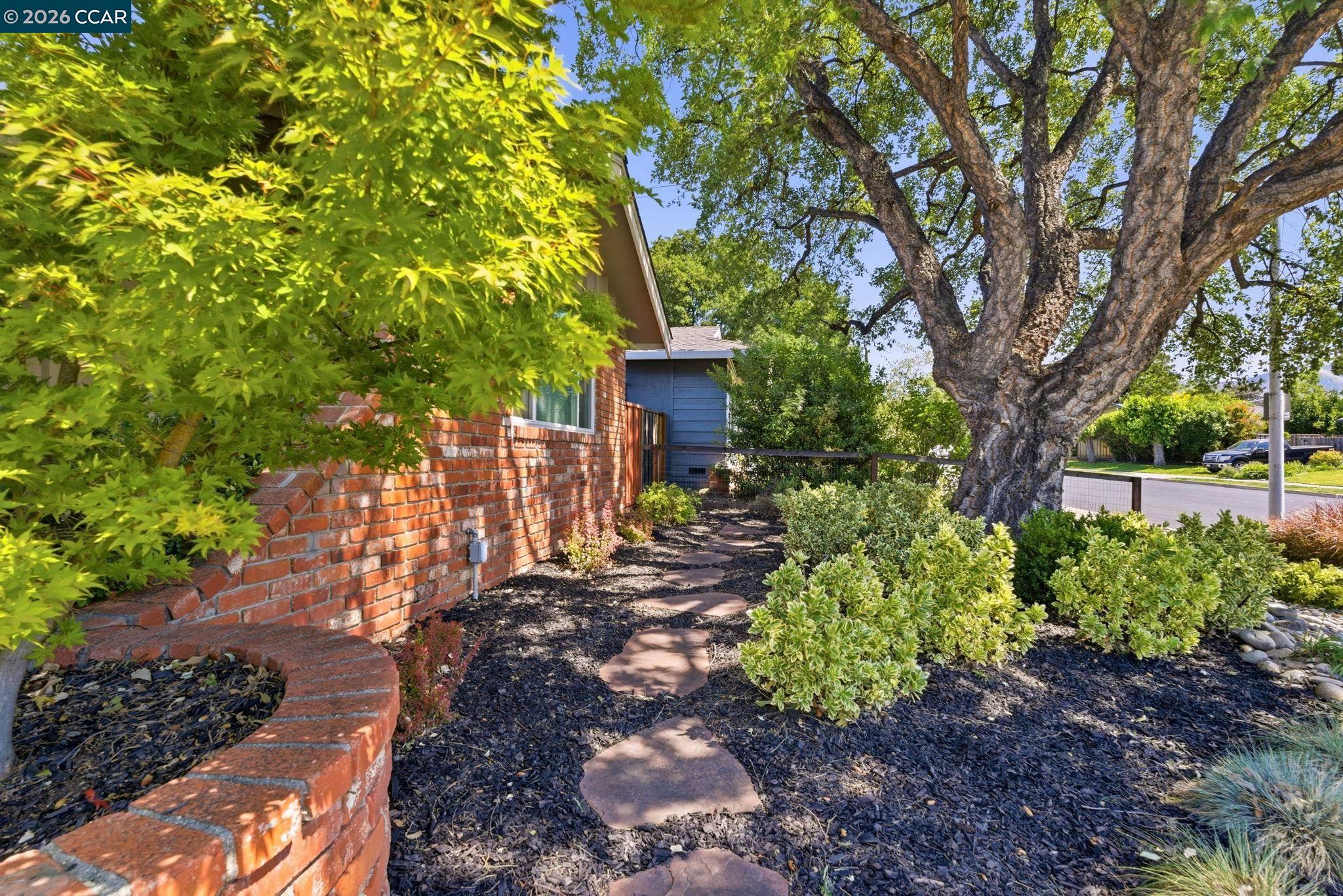 5181 Greenmeadow Dr