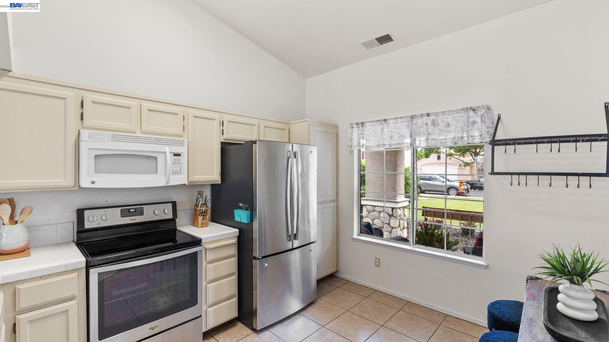 1571 Spring Ct