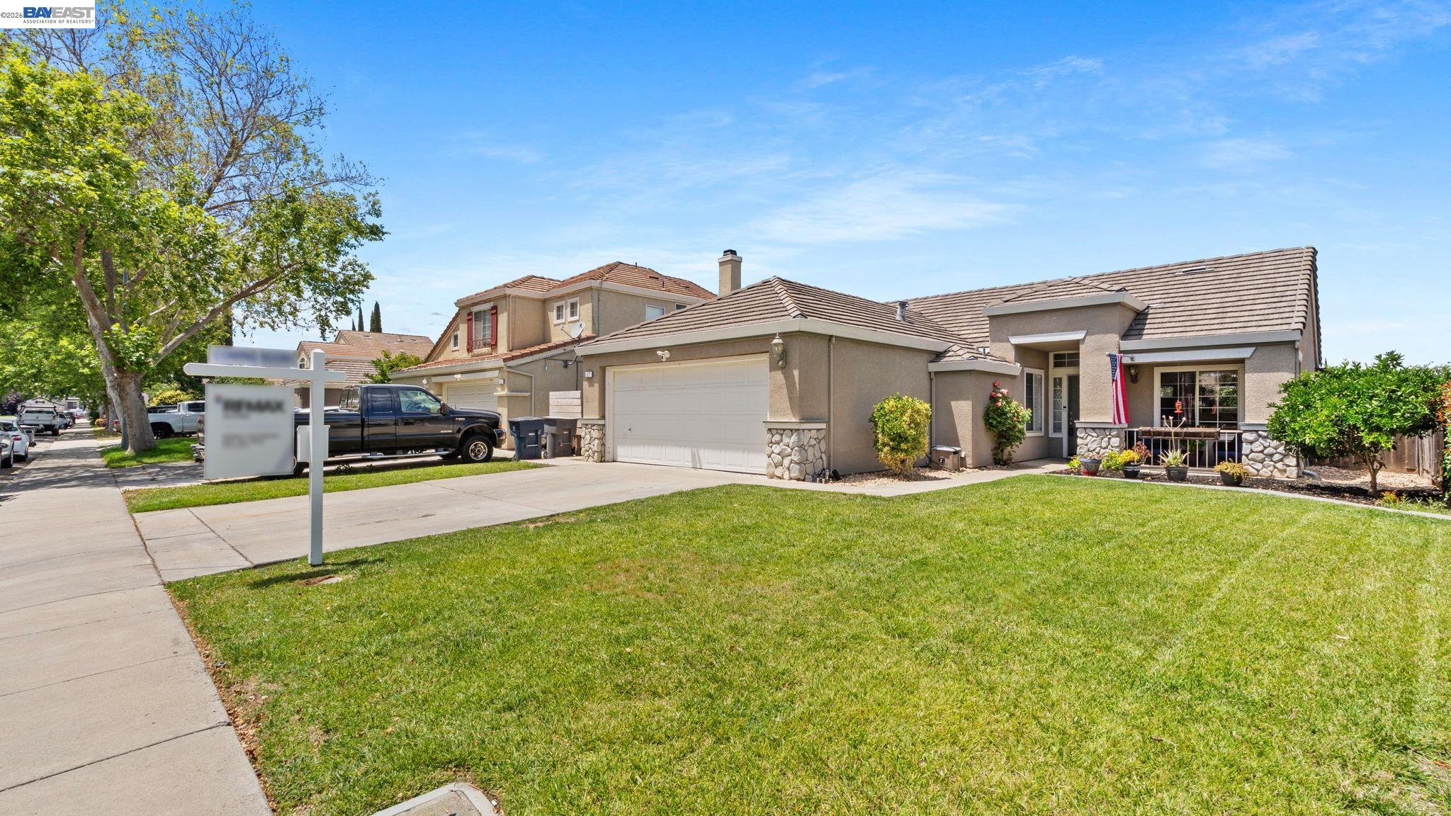 1571 Spring Ct