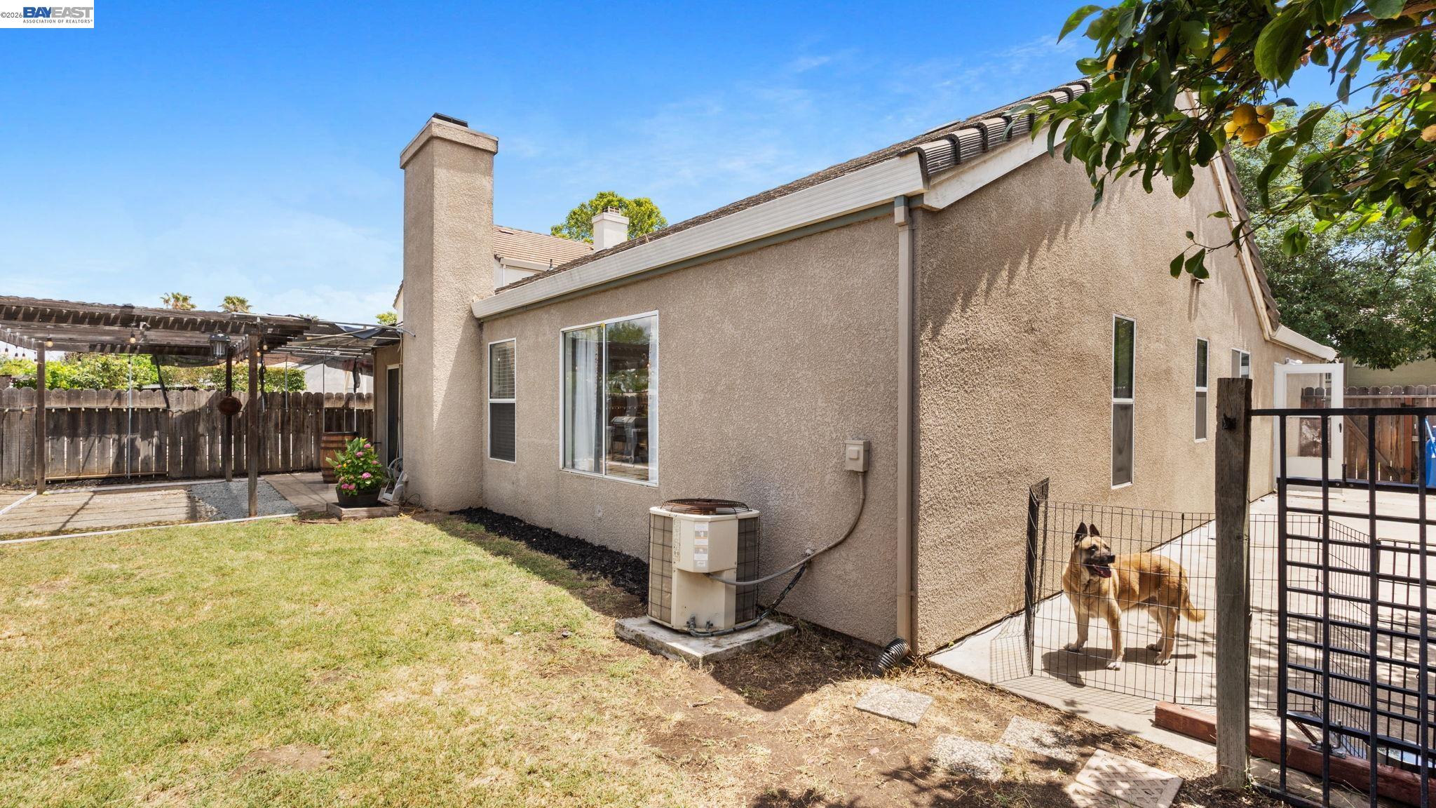 1571 Spring Ct