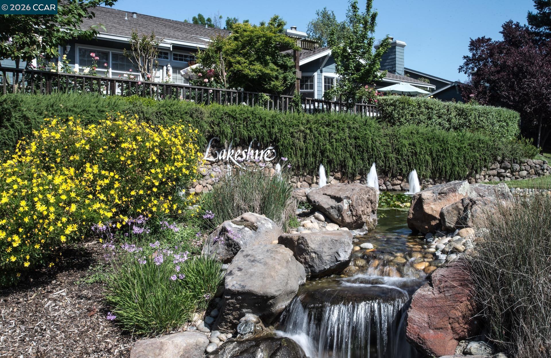 1901 Lakeshire Dr