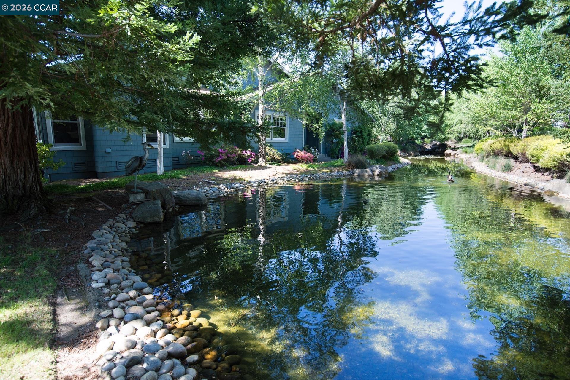 1901 Lakeshire Dr