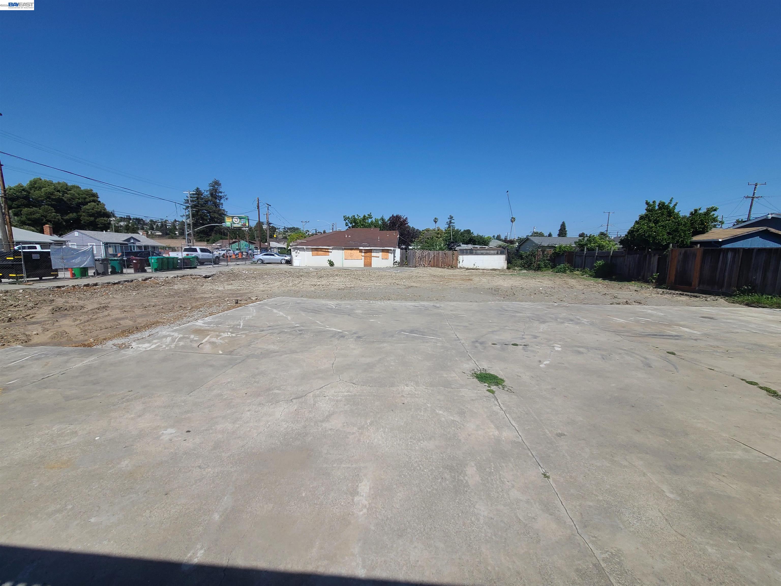 867 E Lewelling Blvd