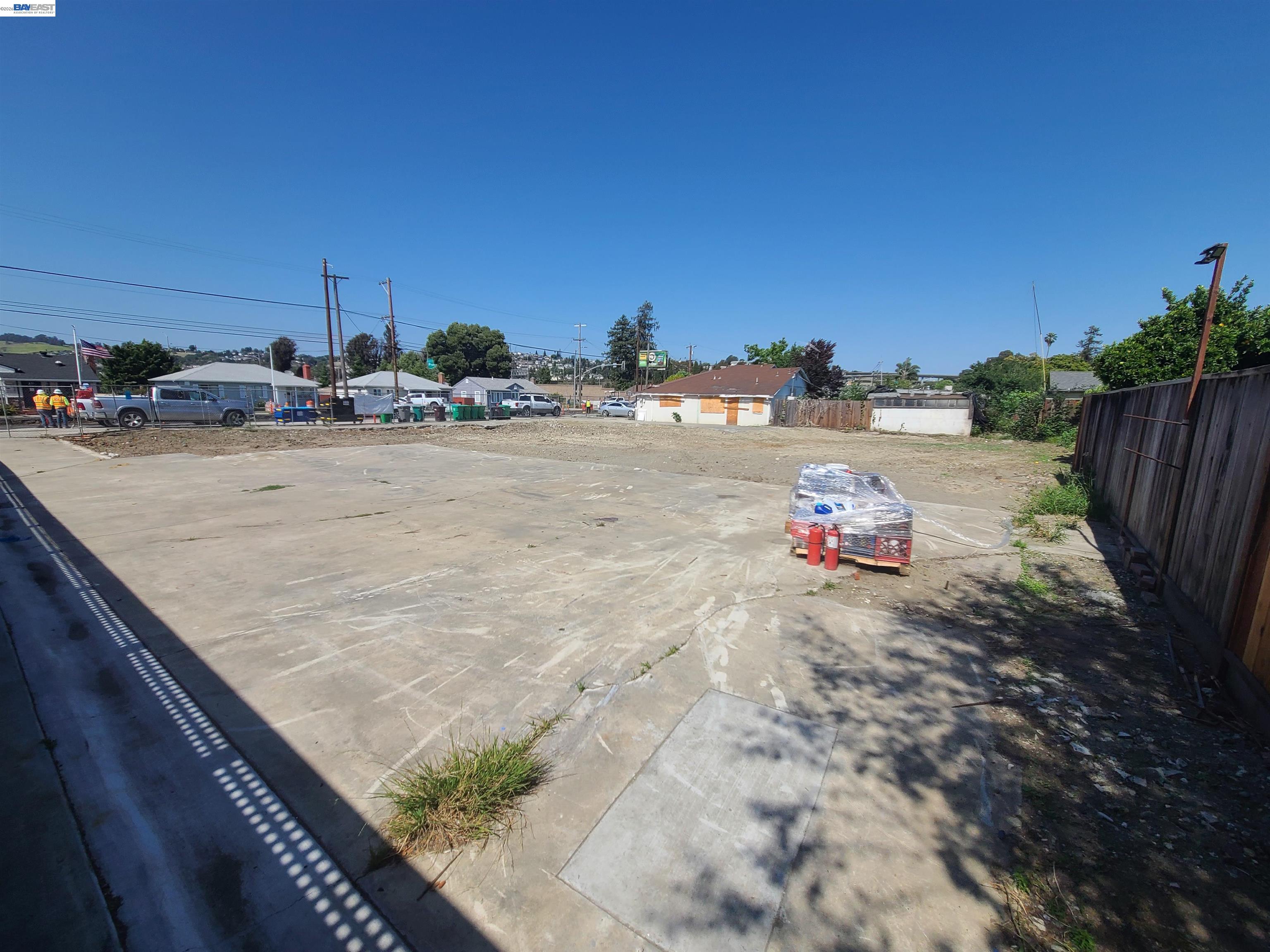 867 E Lewelling Blvd