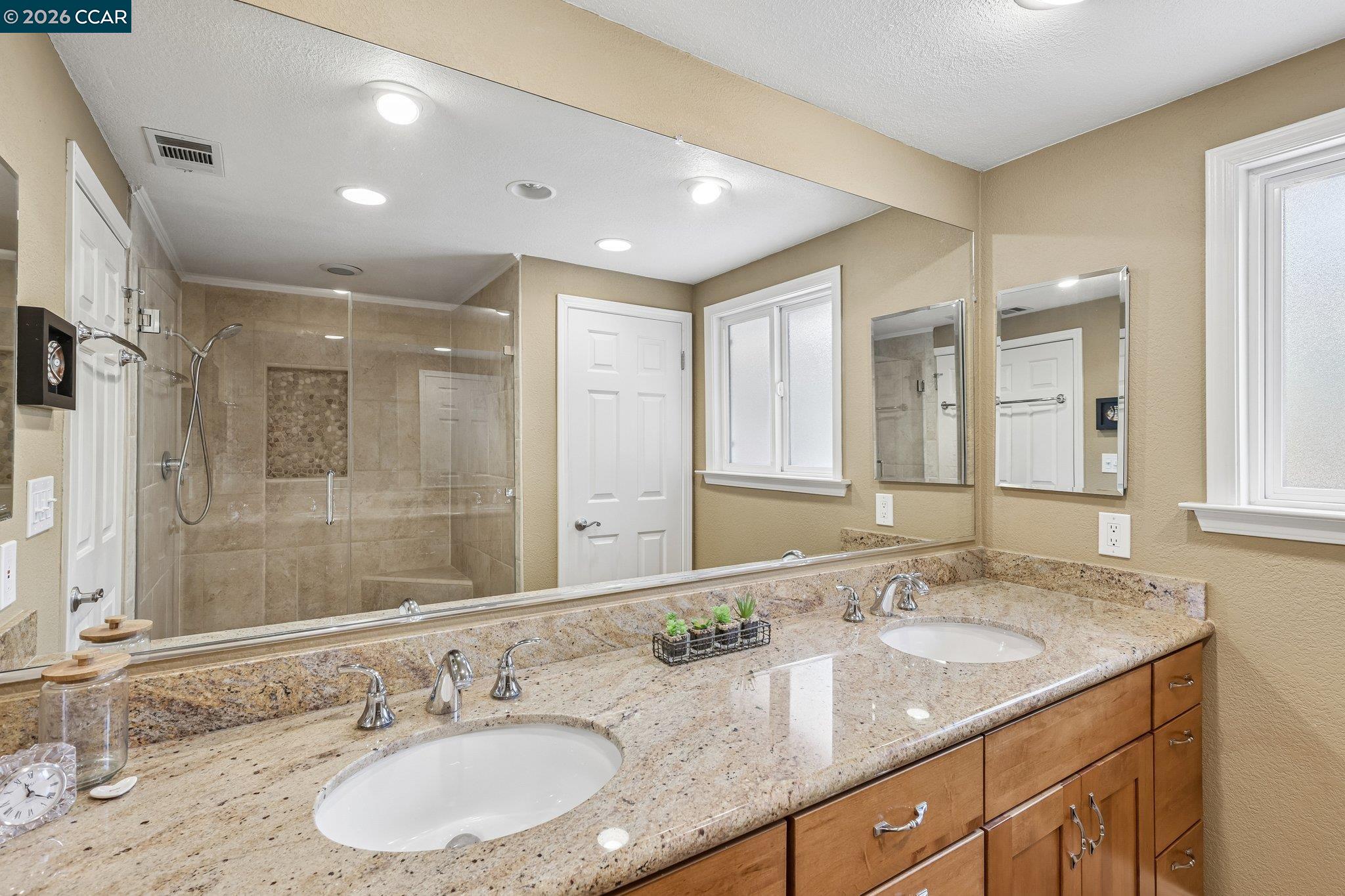 40 Marseille Ct